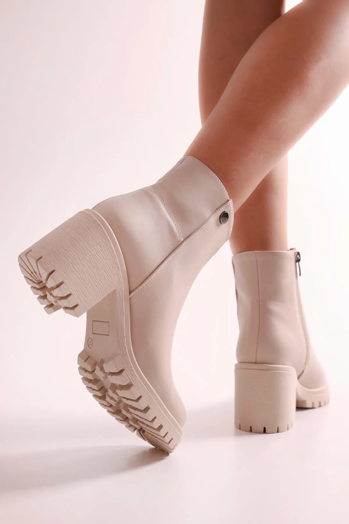 Shoeberry  Damen Aycen Beige Skin Stiefel Beige Skin