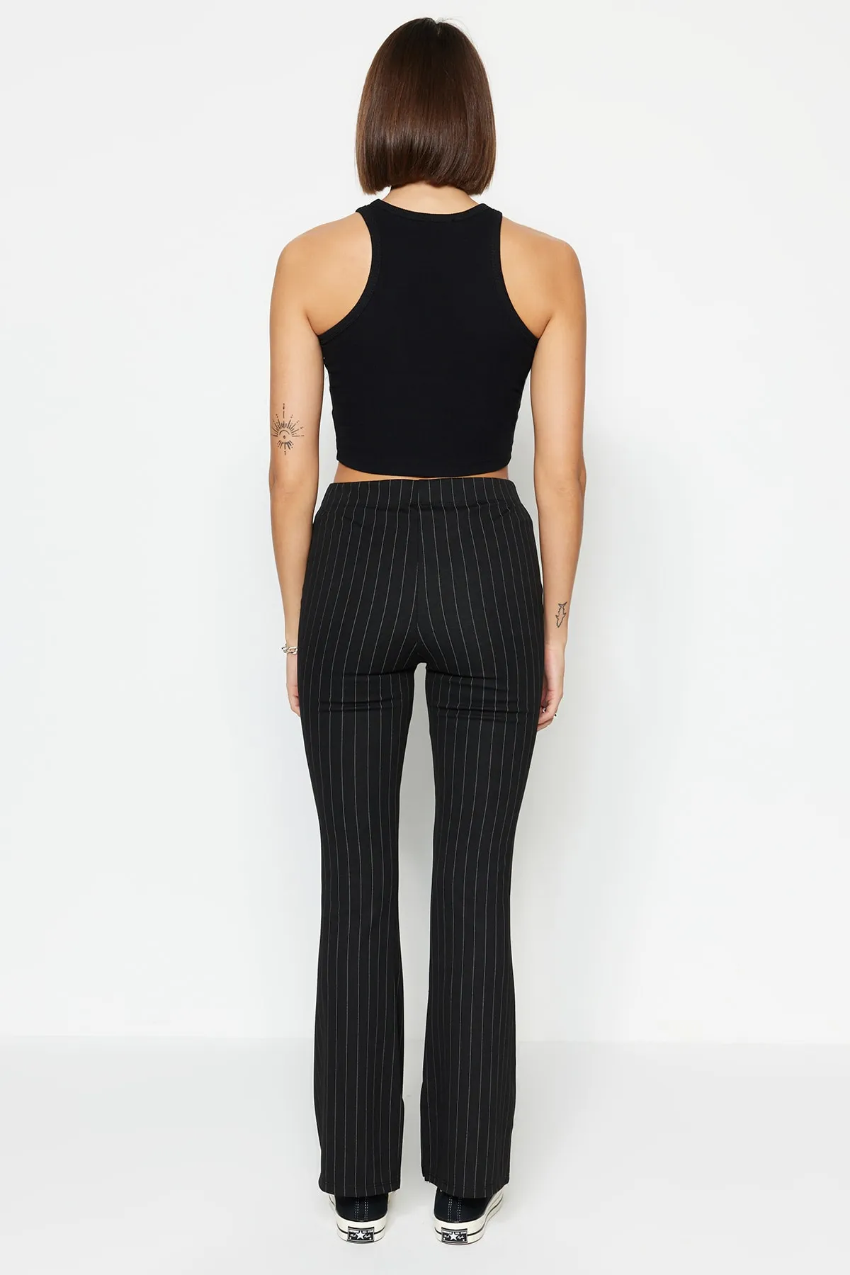 Trendyol Collection  Schwarze Smart Slit Flare/Spanish Leg High Waist Gestreifte Strick-Leggings-Hose TWOSS23PL00126