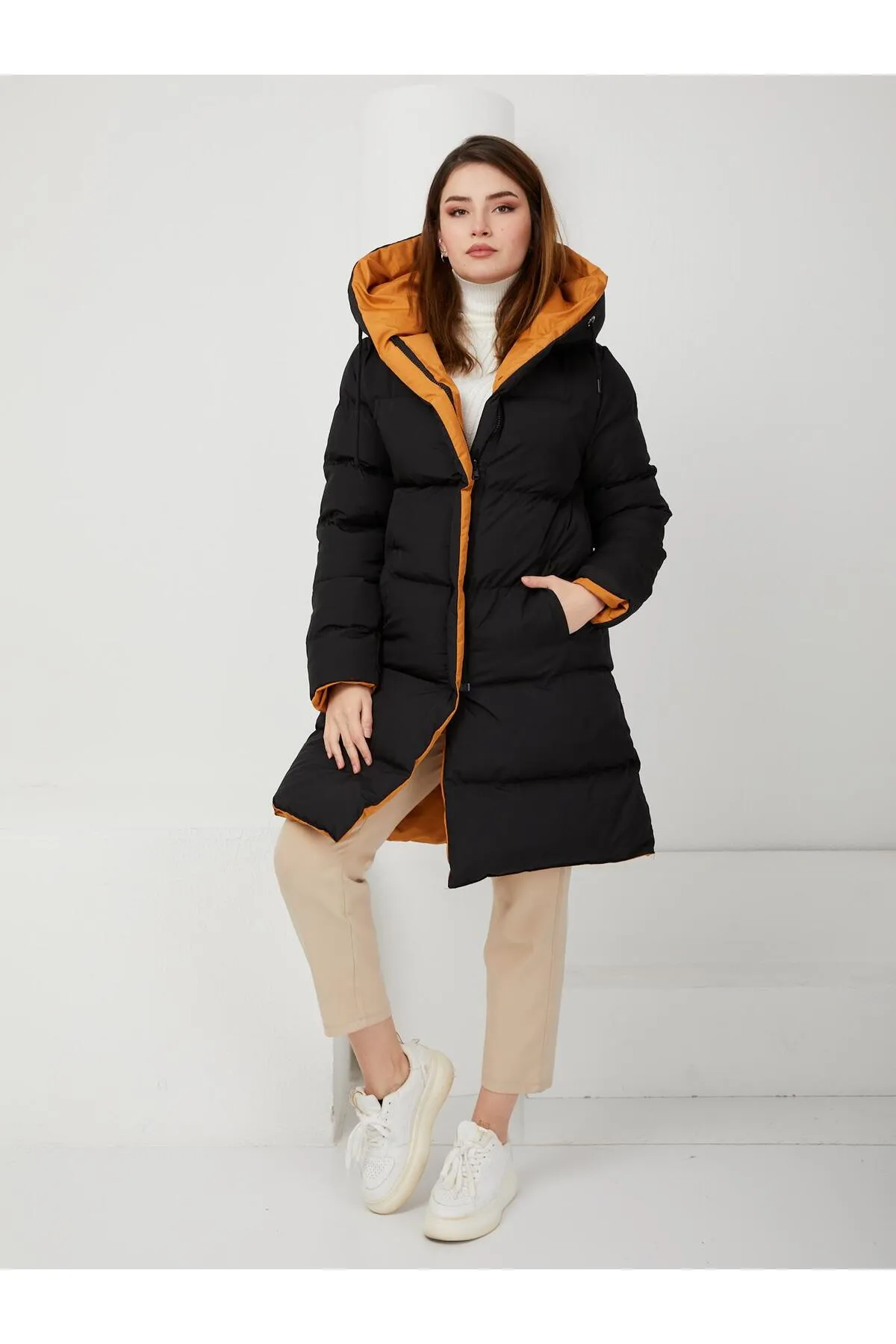 Olcay  Zweifarbige doppelseitige Pufferjacke mit Kapuze Schwarz-Senf 5371