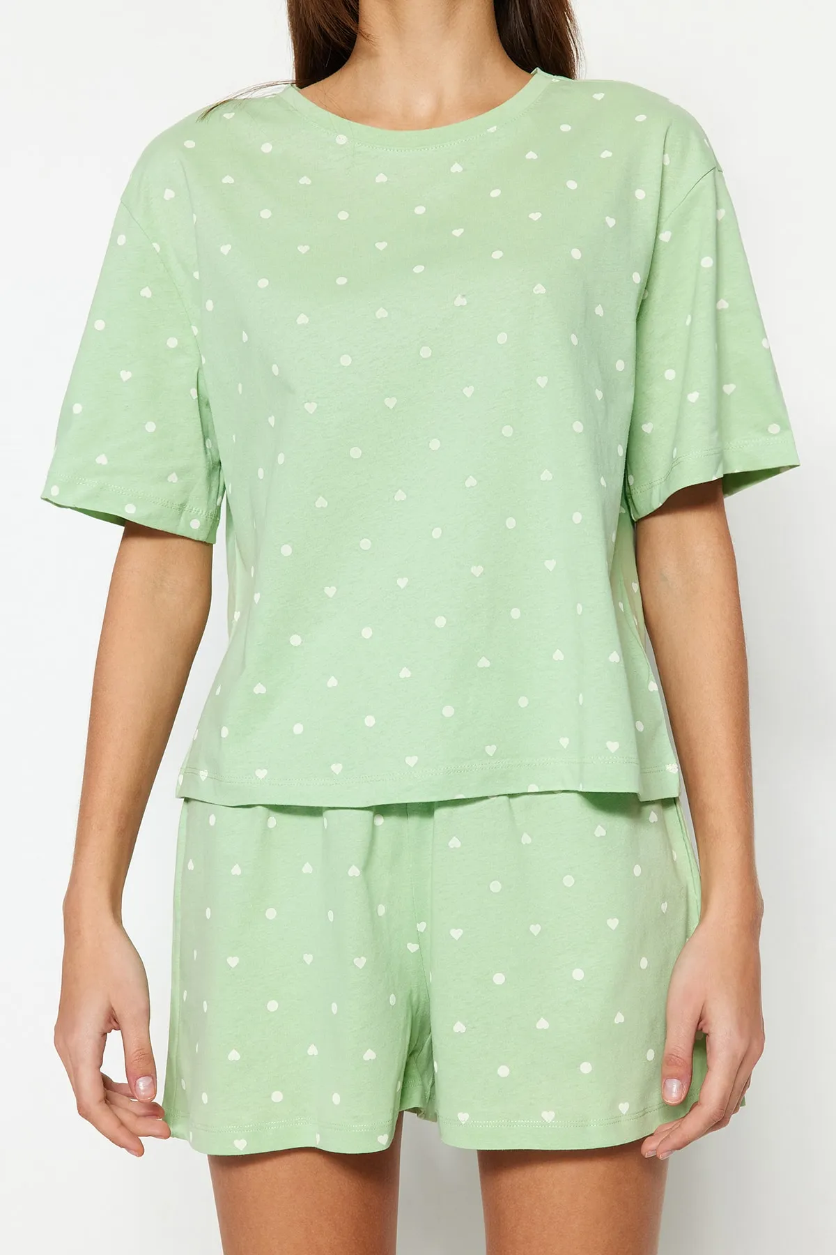 Trendyol Collection  Mintgrünes Pyjama-Set aus 100 % Baumwolle mit Herzmuster, T-Shirt und Shorts, Strick-Pyjama-Set THMSS21PT1485