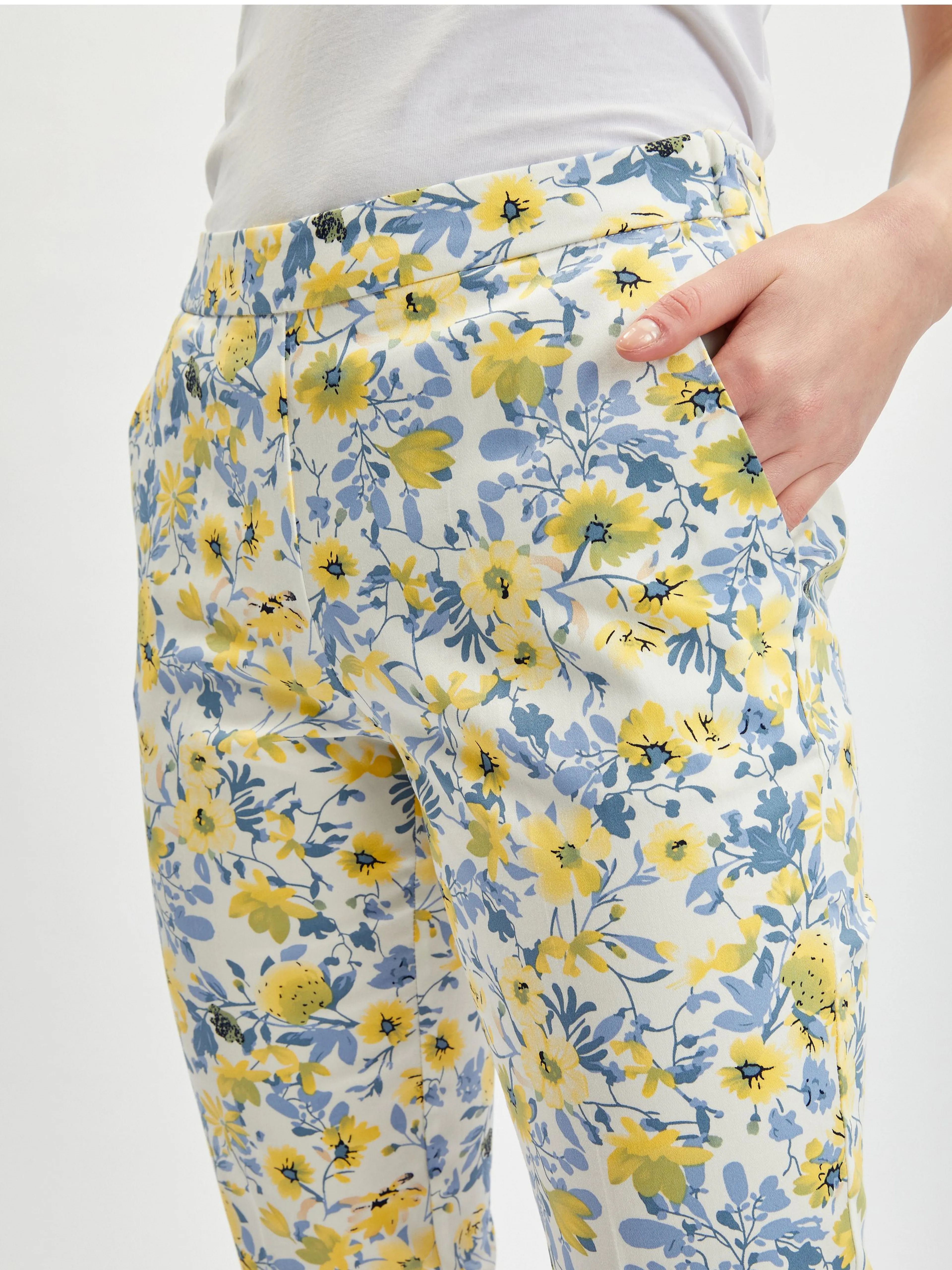 Gelb-weiße geblümte Damen-Cropped-Hose ORSAY