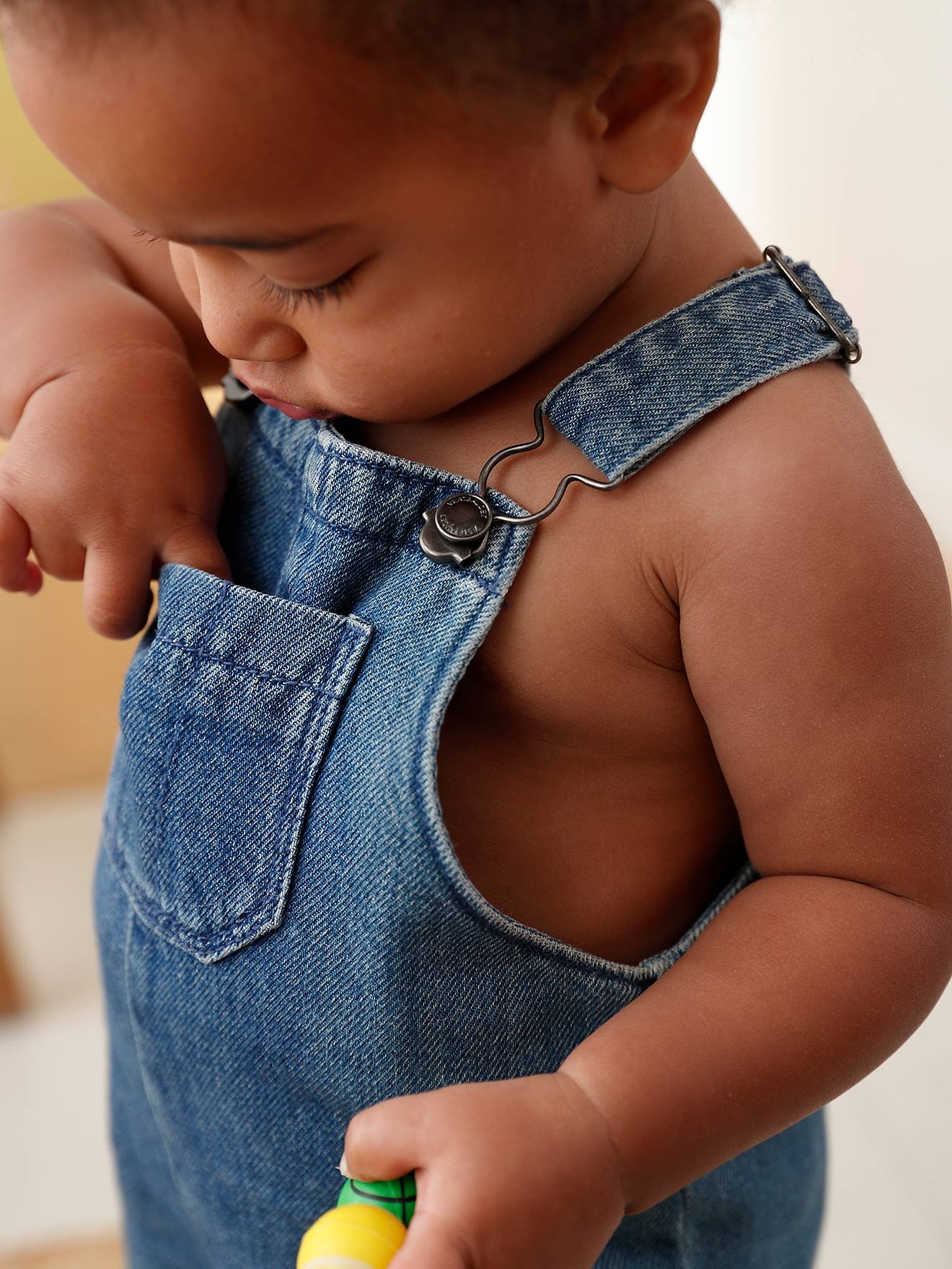 Vertbaudet Kurze Baby Latzjeans - blue stone