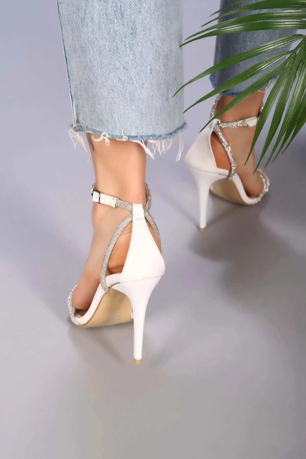 Shoeberry  Weiße Stivali-Schuhe mit geripptem Steinabsatz für Damen