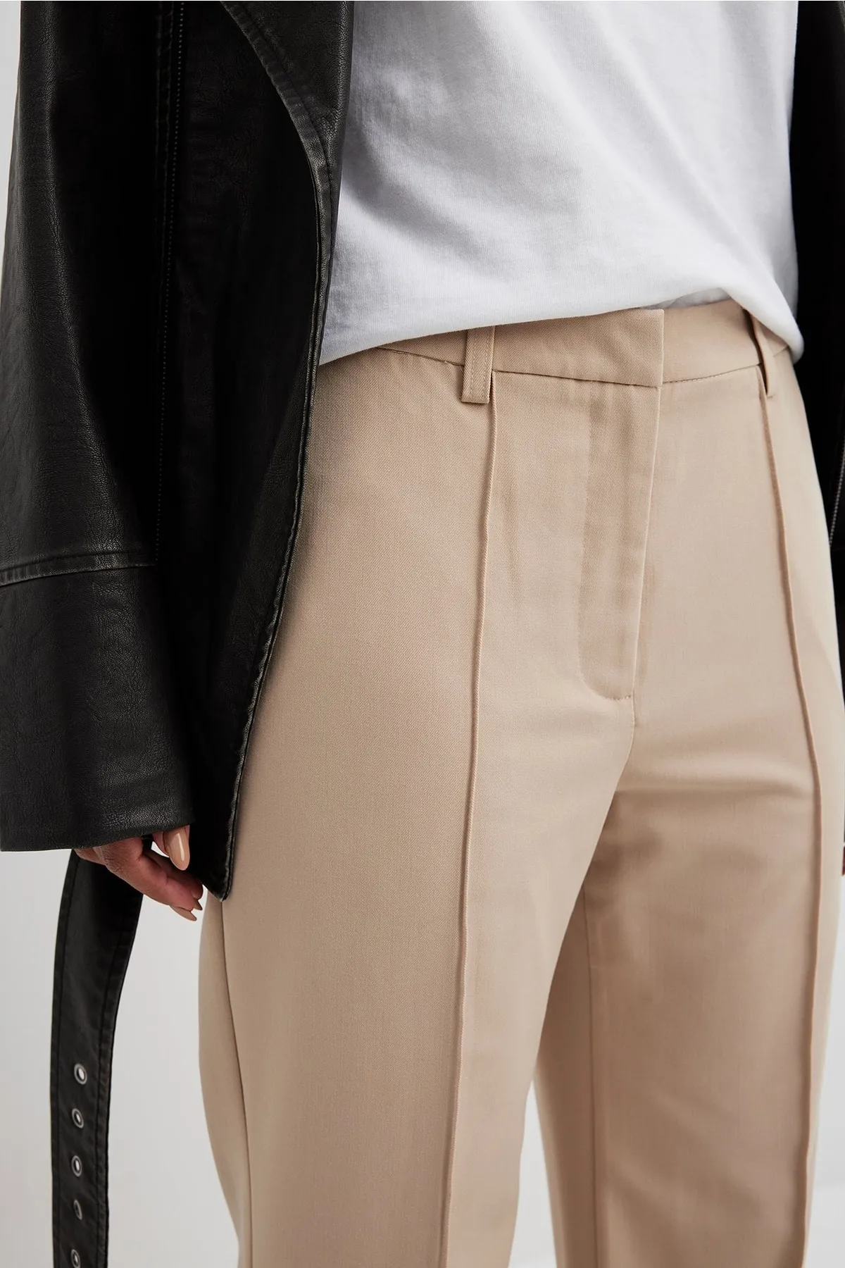 NA-KD  Maßgeschneiderte Hose mit Seitenschlitz