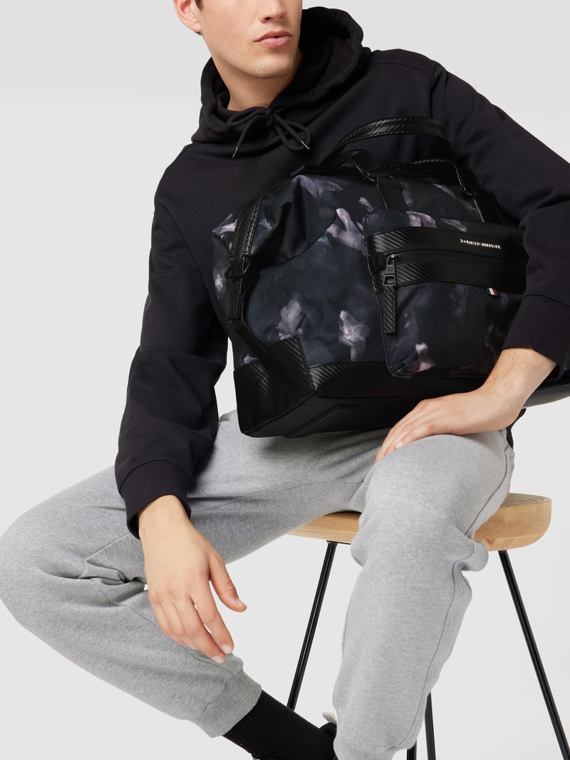 Weekender mit Camouflage-Muster in schwarz