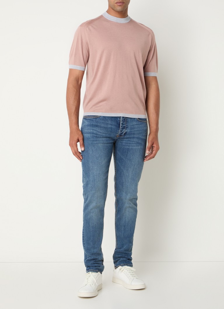 Tricou Emporio Armani confecționat din material fin tricotat cu o notă de mătase elastică.