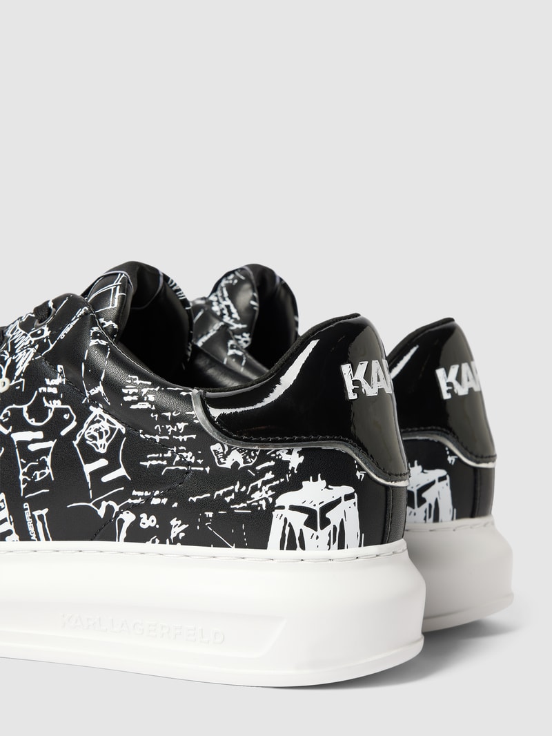 Sneaker mit Allover-Muster in schwarz