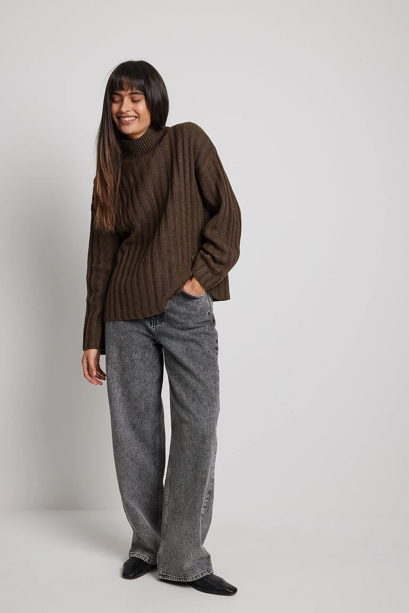 Oversized Rollkragenpullover aus Rippenstrick