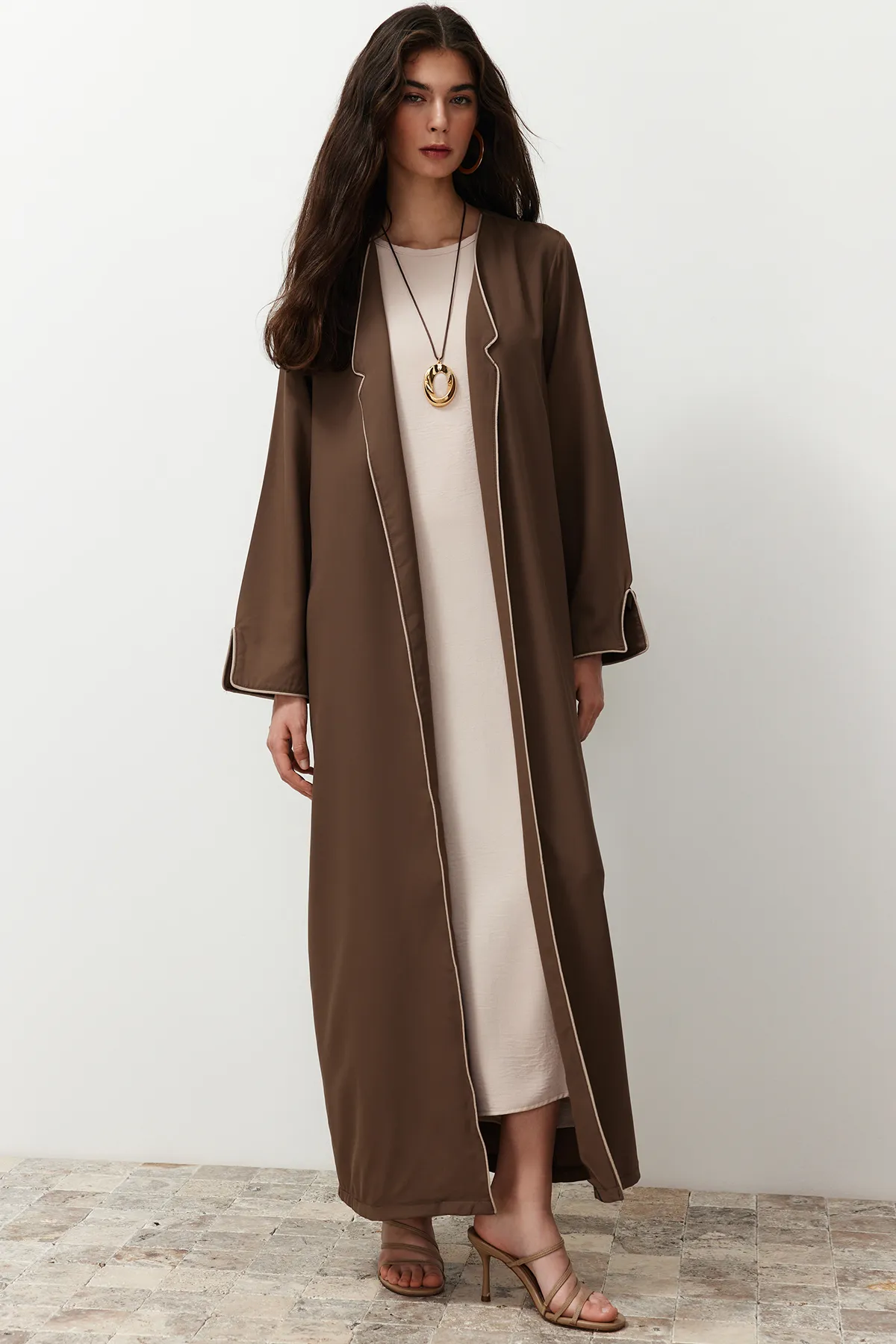 Trendyol Modest  Lange gewebte Aerobin-Kappe mit geräucherten Paspeln & Ferace & Abaya TCTSS24KF00012