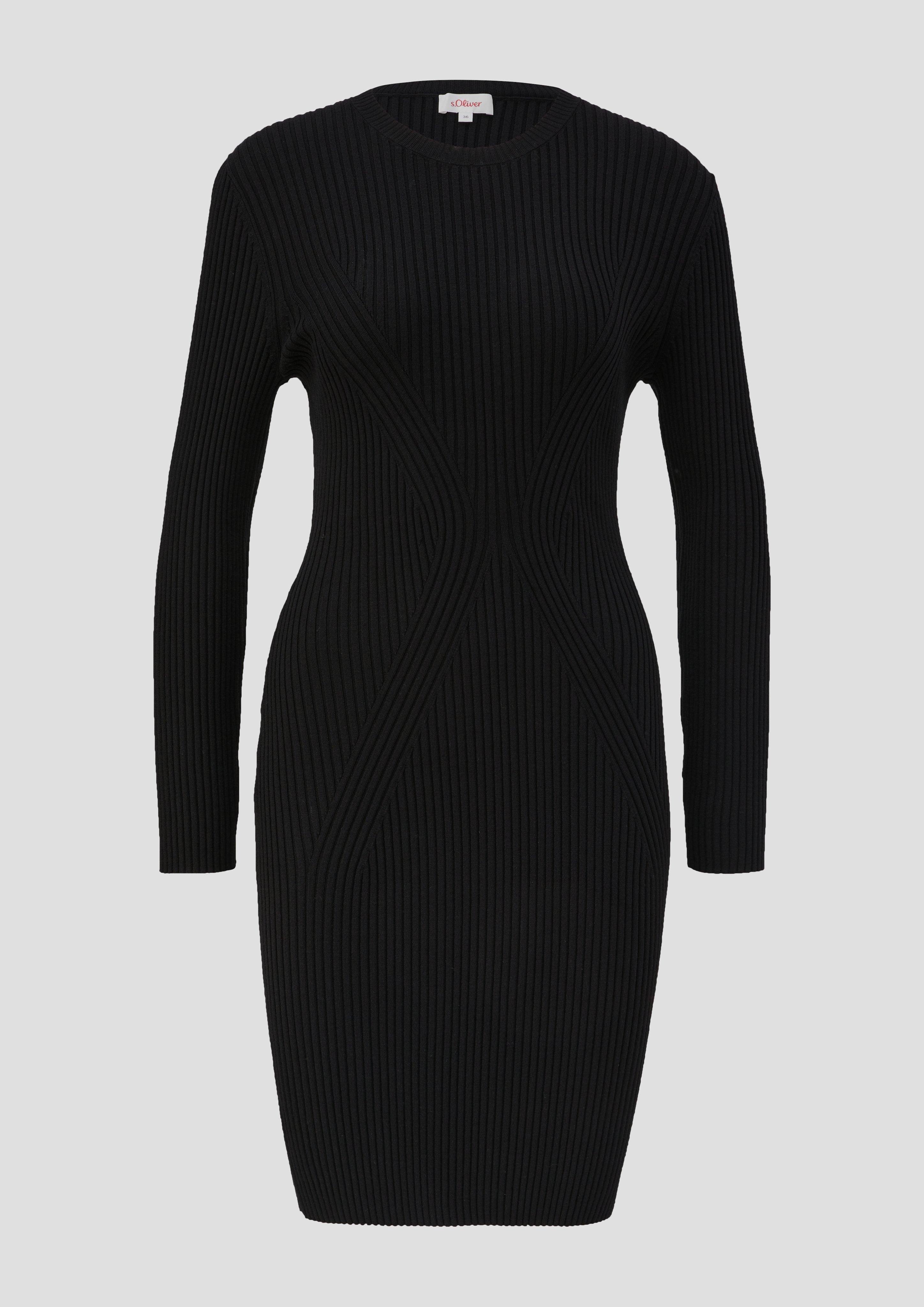 Geripptes Strickkleid aus Viskosemix  2138039-9999