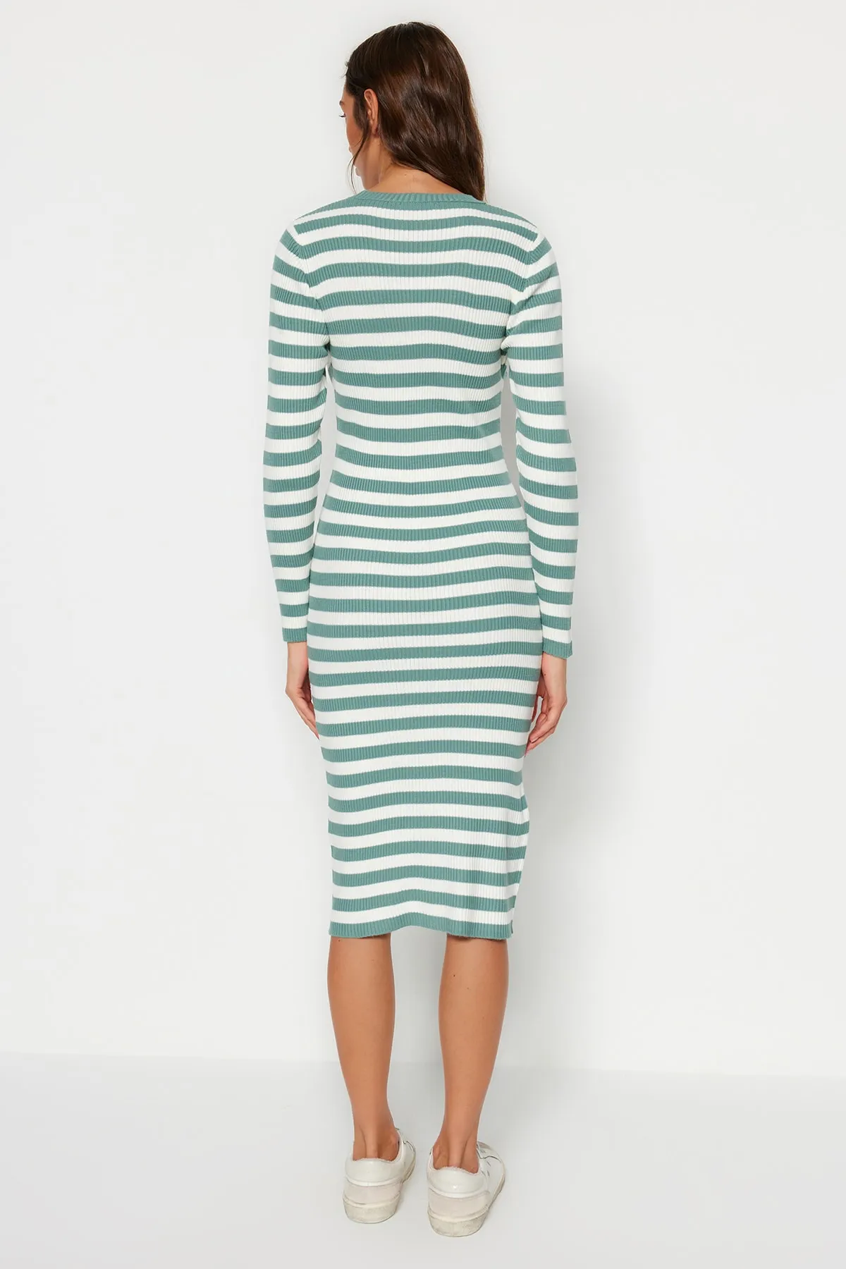 Trendyol Collection  Mintgrünes Midi-Strickkleid mit Streifenmuster TWOAW23EL00018