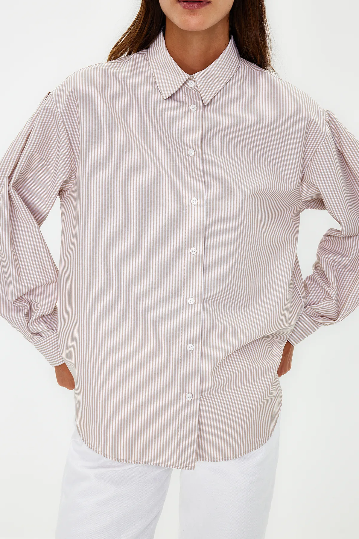 Trendyol Collection  Beiges gestreiftes Oversize-Gewebehemd - TWOSS23GO00144