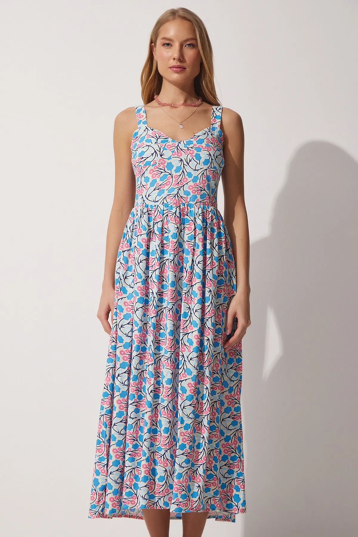 Happiness İstanbul  Blaues, geblümtes, langes Viskose-Sommerkleid für Damen FN03026