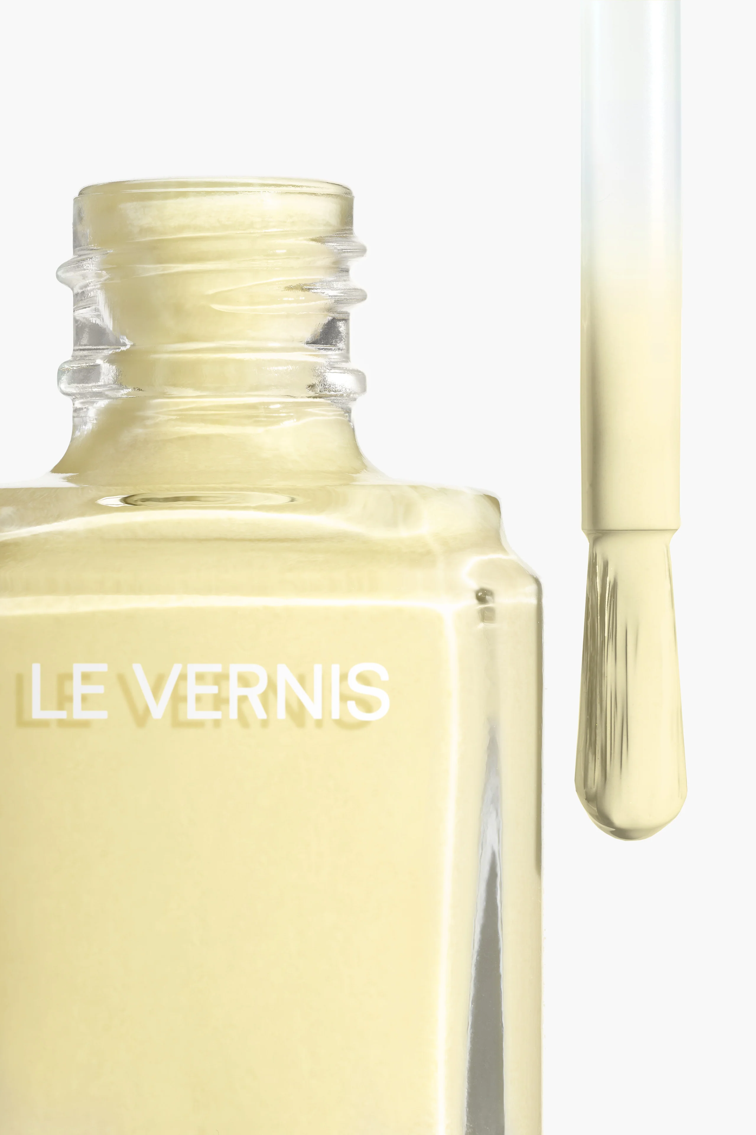 LE VERNIS - ДУГОТРАЈНА БОЈА И СЈАЈ