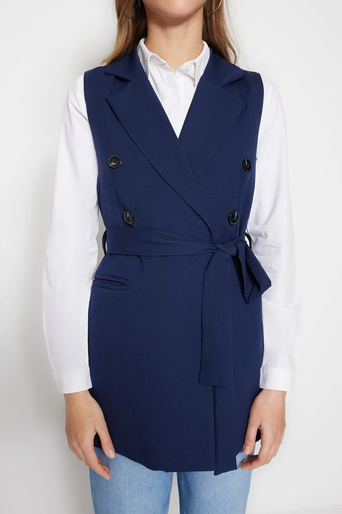 Trendyol Modest  Marineblaue Taillenbindung, detaillierte, gewebte, gefütterte Weste TCTSS23YL00029
