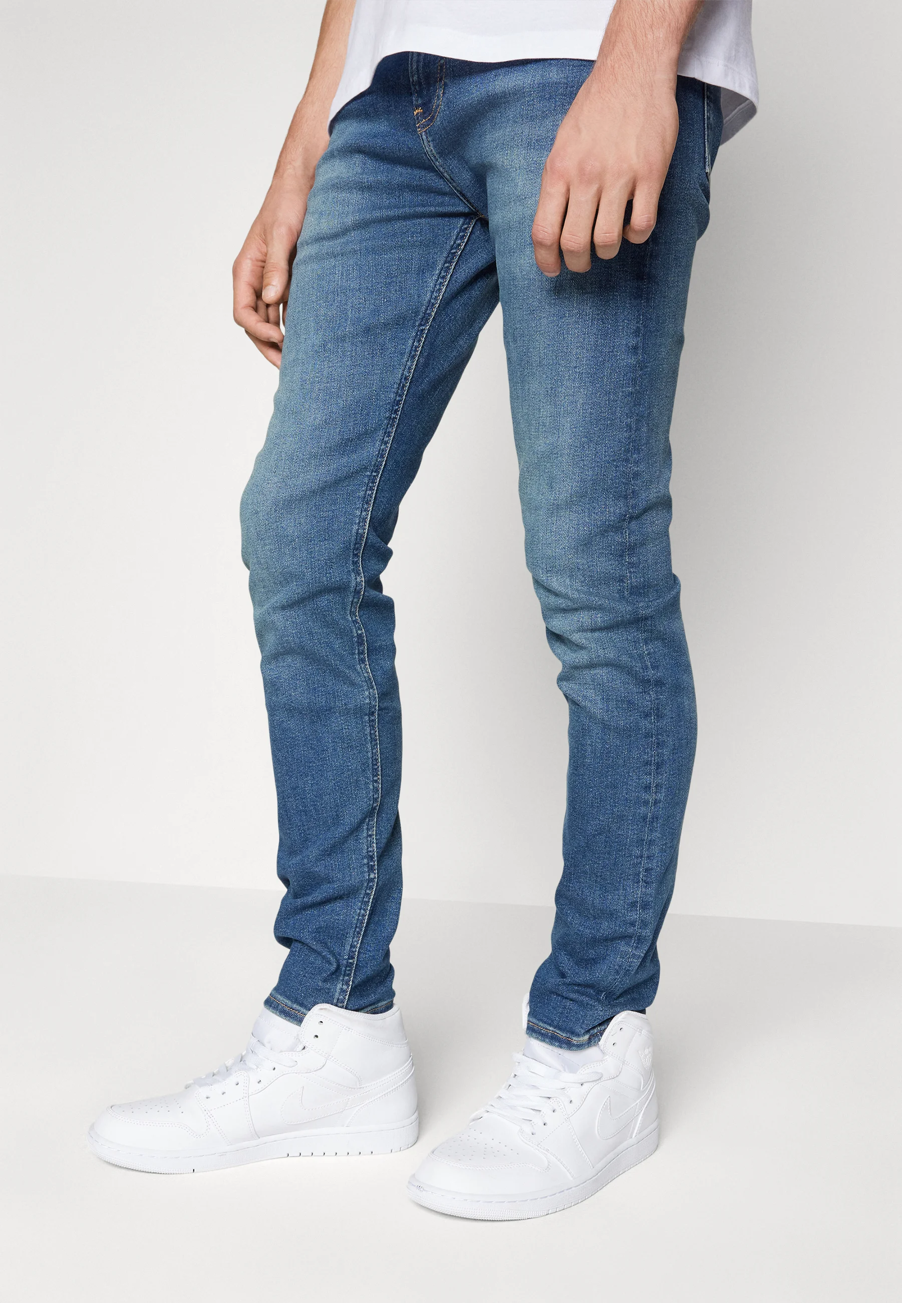 Vaqueros ajustados de Calvin Klein Jeans