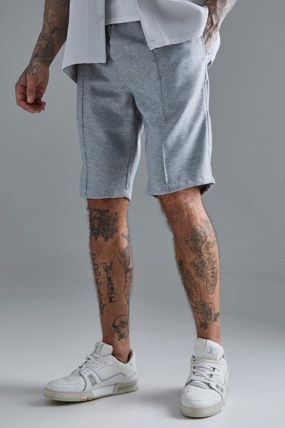 Tall strukturierte Shorts mit Naht-Detail