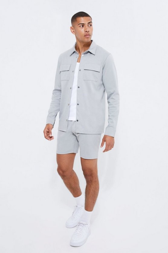 Jersey-Hemd und Shorts