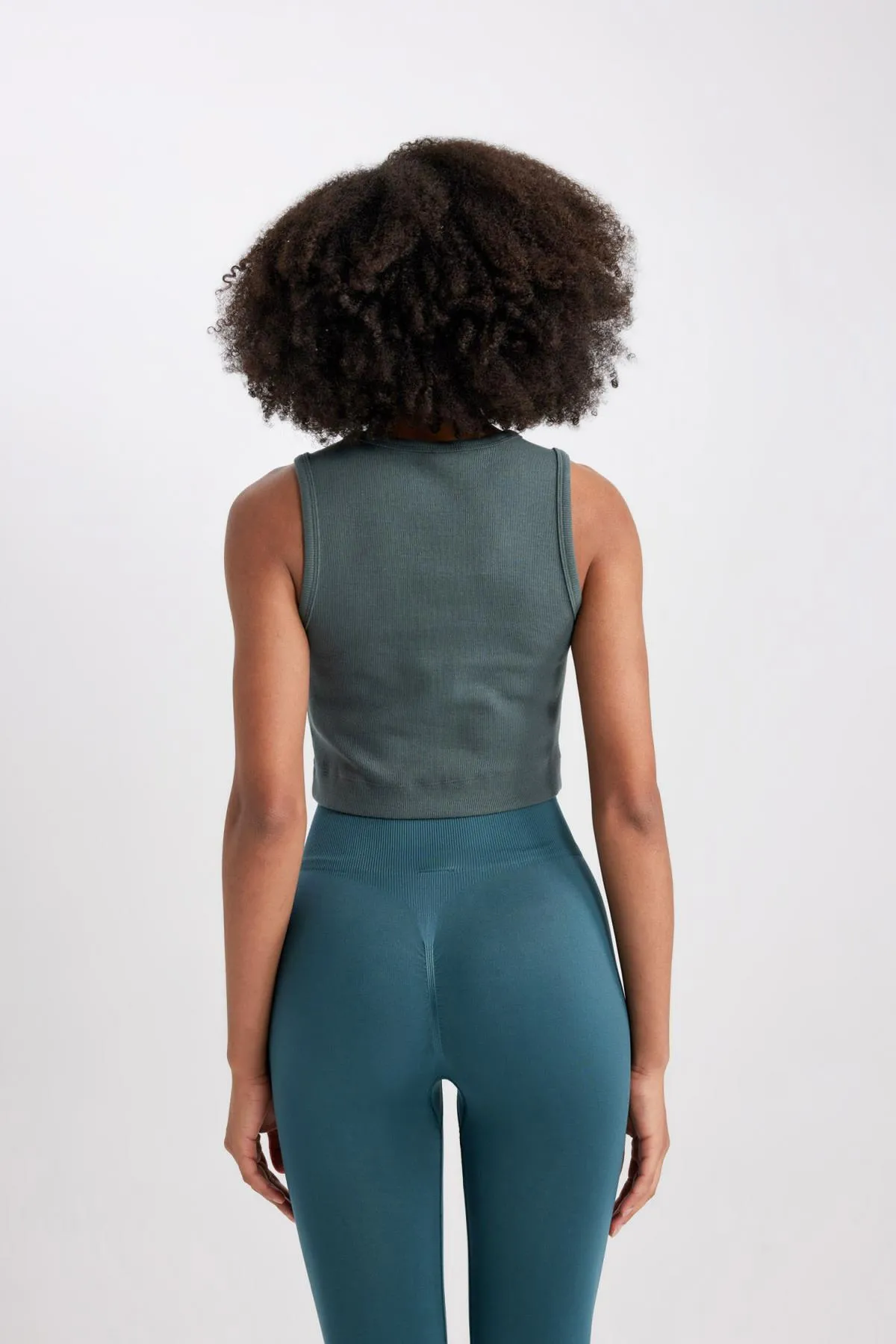 DeFacto  Passform Slim Fit Rundhals Rippe Sports Athlete Z6573az24sp