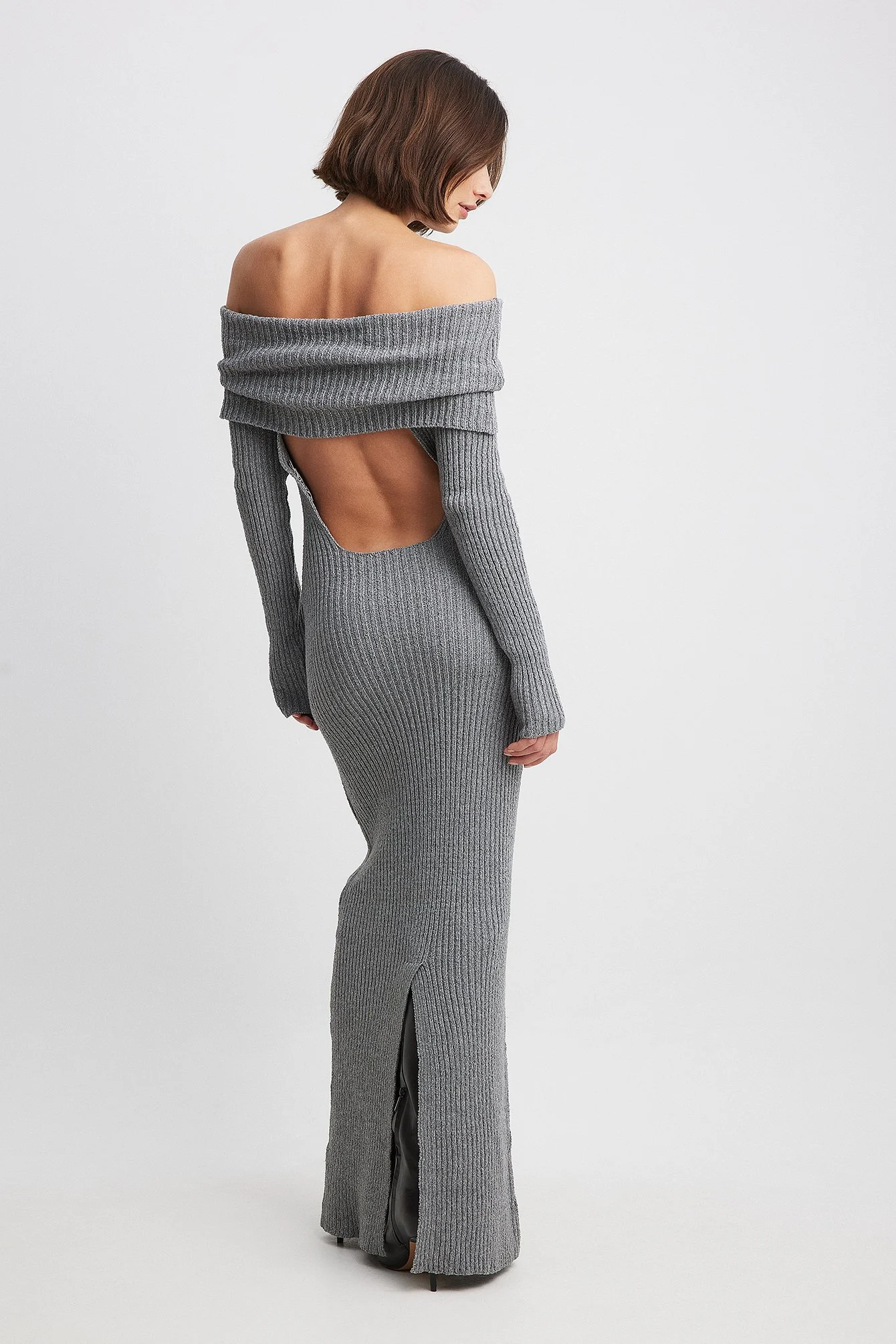Schulterfreies Kleid mit offenem Rücken