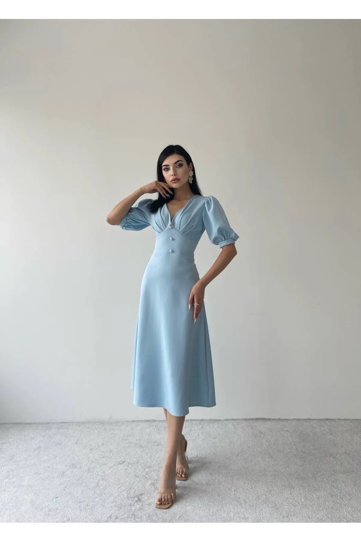 SONREİR  KLEID IN MIDI-LÄNGE MIT BALLONÄRMELN, KNOPFDETAILS VORNE