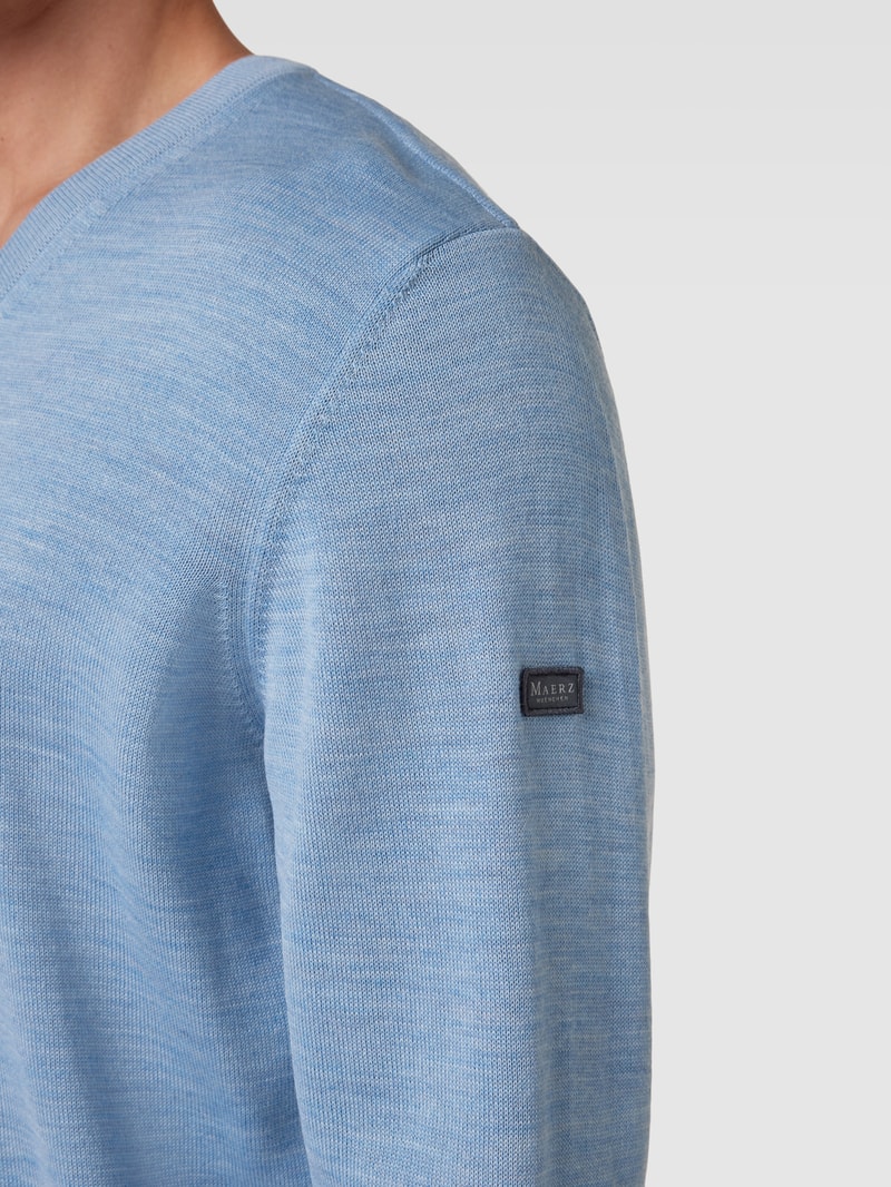 Strickpullover mit Label-Patch in hellblau