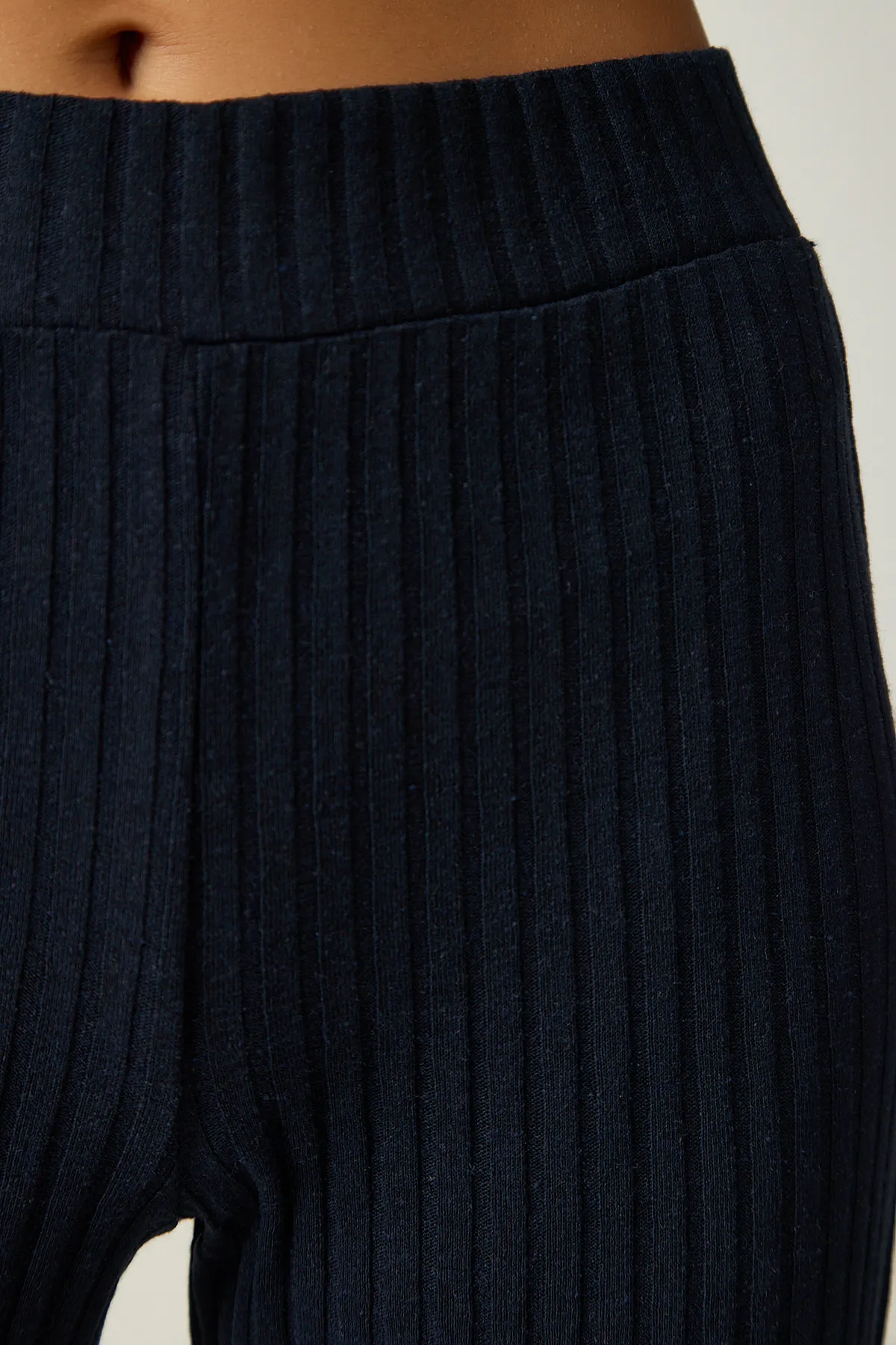 Happiness İstanbul  Damen-Set aus schnurgebundener Strickbluse und Hose in Marineblau OW00008