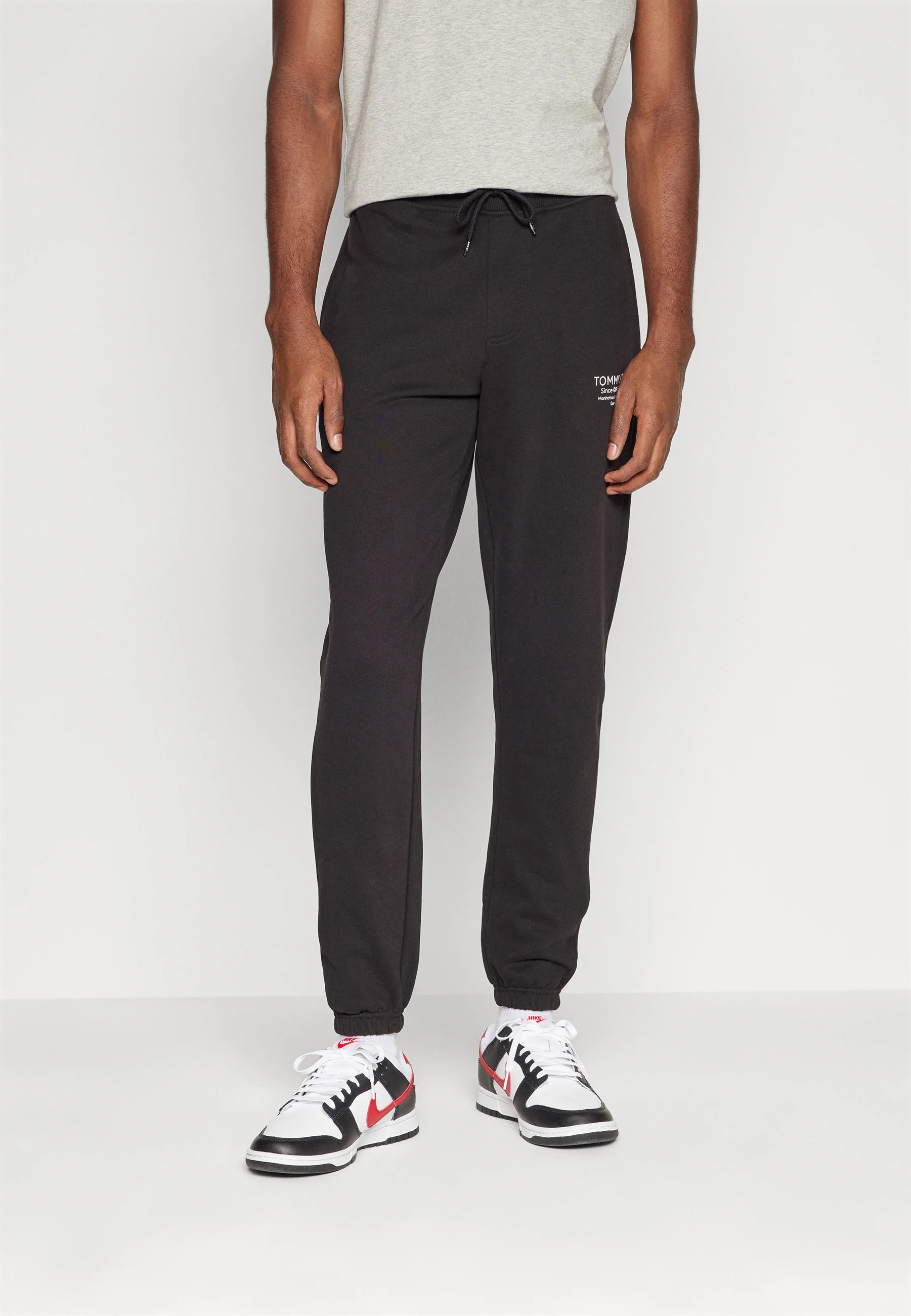 Tommy Jeans SLIM ENTRY GRAPHIC SWEATPANT - Pantalones deportivos
