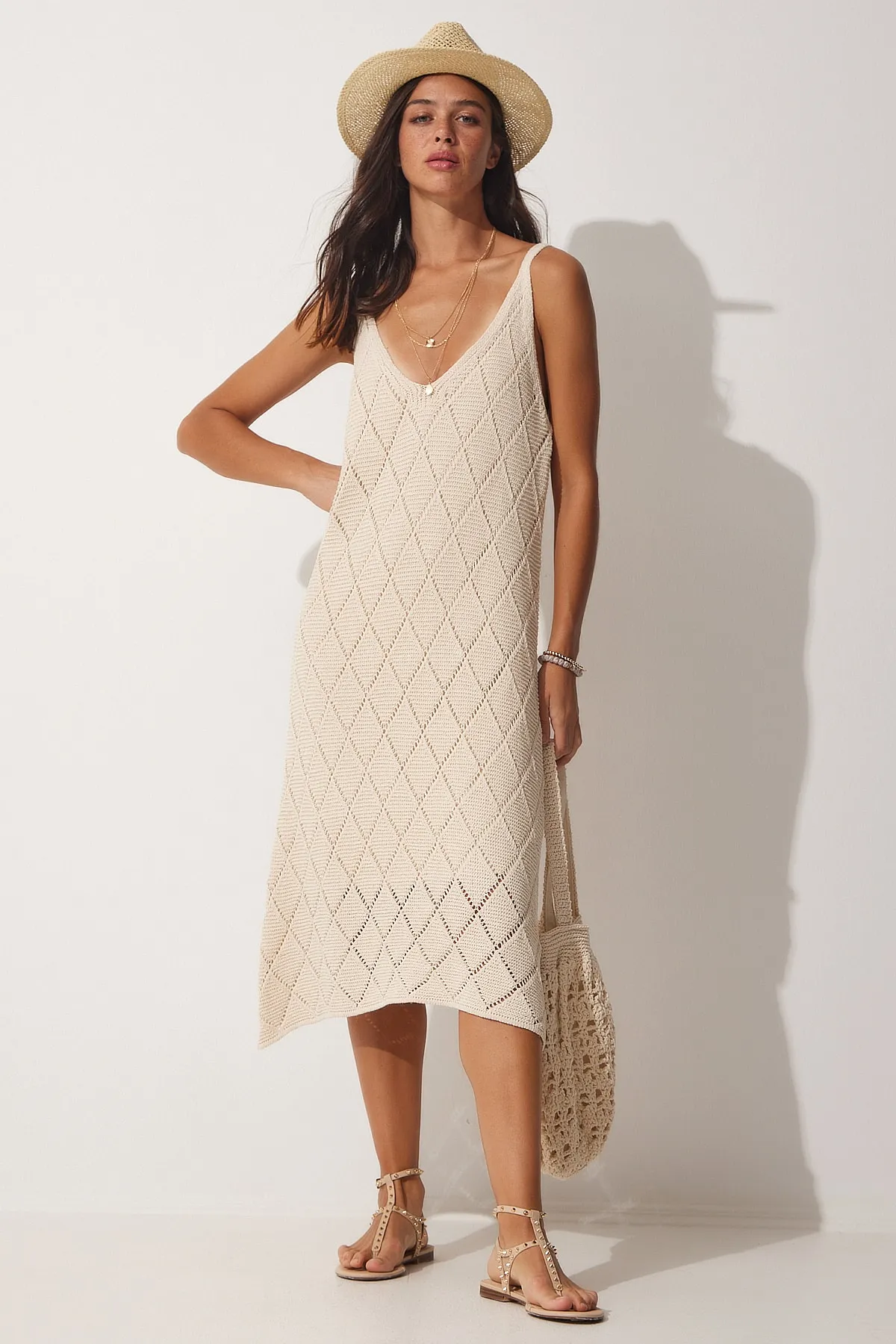 Happiness İstanbul  Cremefarbenes, durchbrochenes Sommerstrickkleid mit Trägern und V-Ausschnitt für Damen NF00049