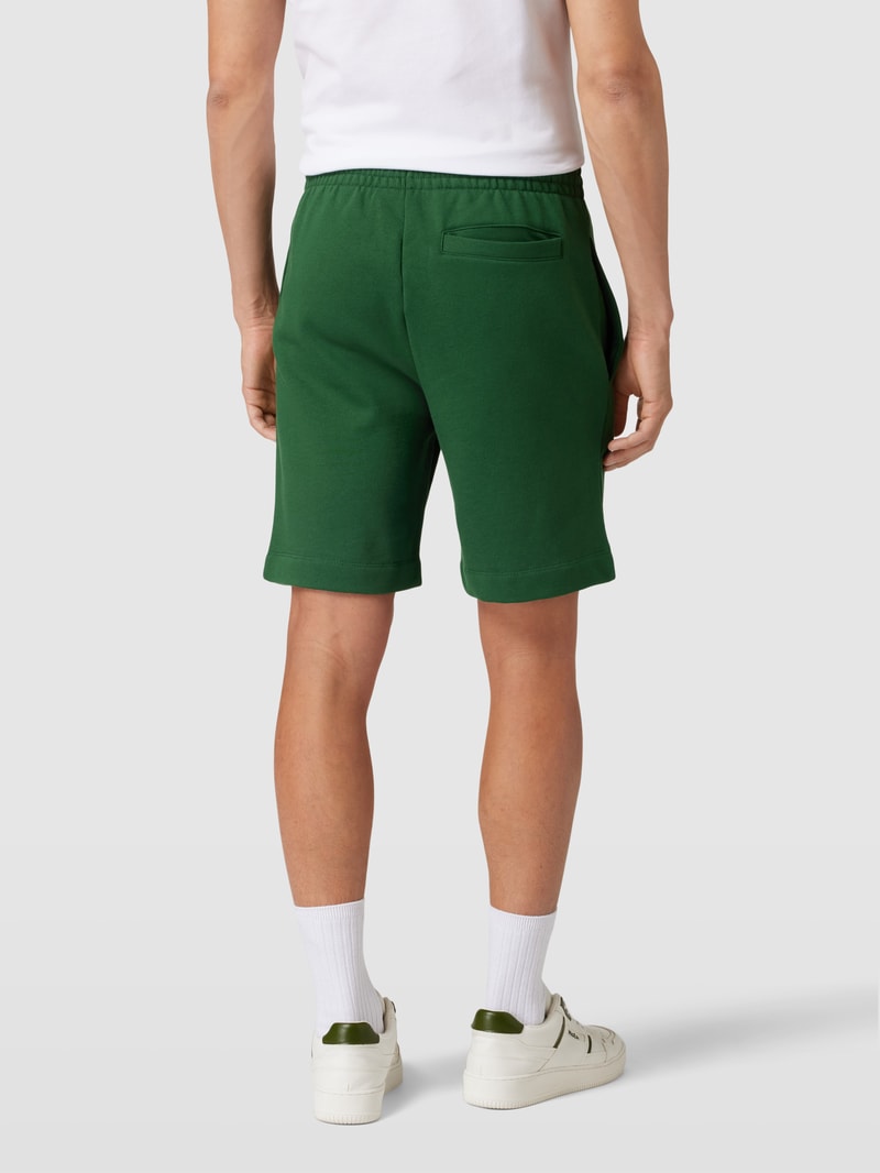 Sweatshorts mit Label-Applikation in grün