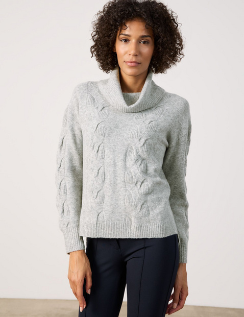 Strickpullover mit Zopfmuster