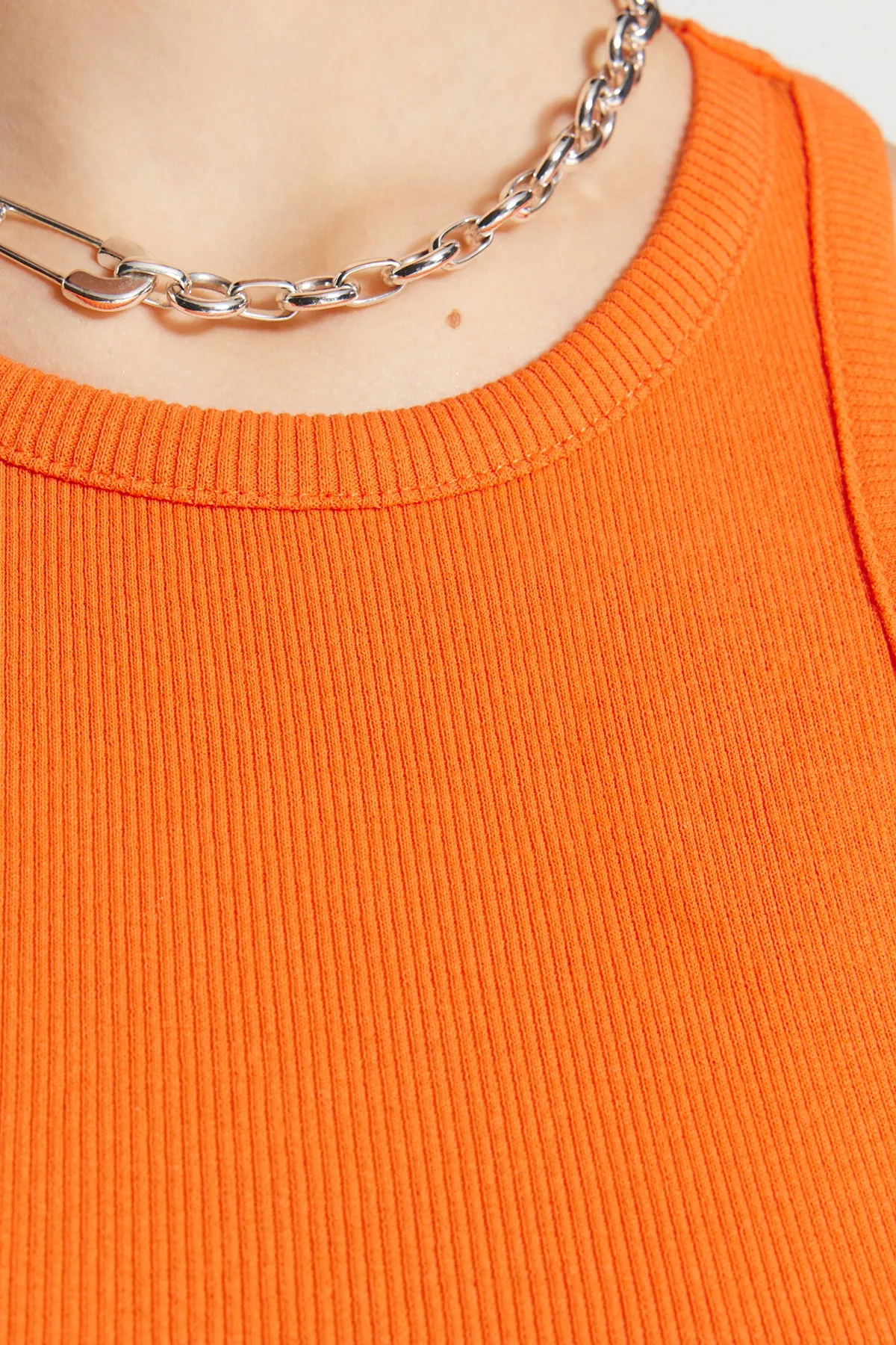 Trendyol Collection  Oranges geripptes Bodycone/tailliertes Neckholder-Mini-Bleistiftkleid aus flexiblem Strick TWOSS23EL00303