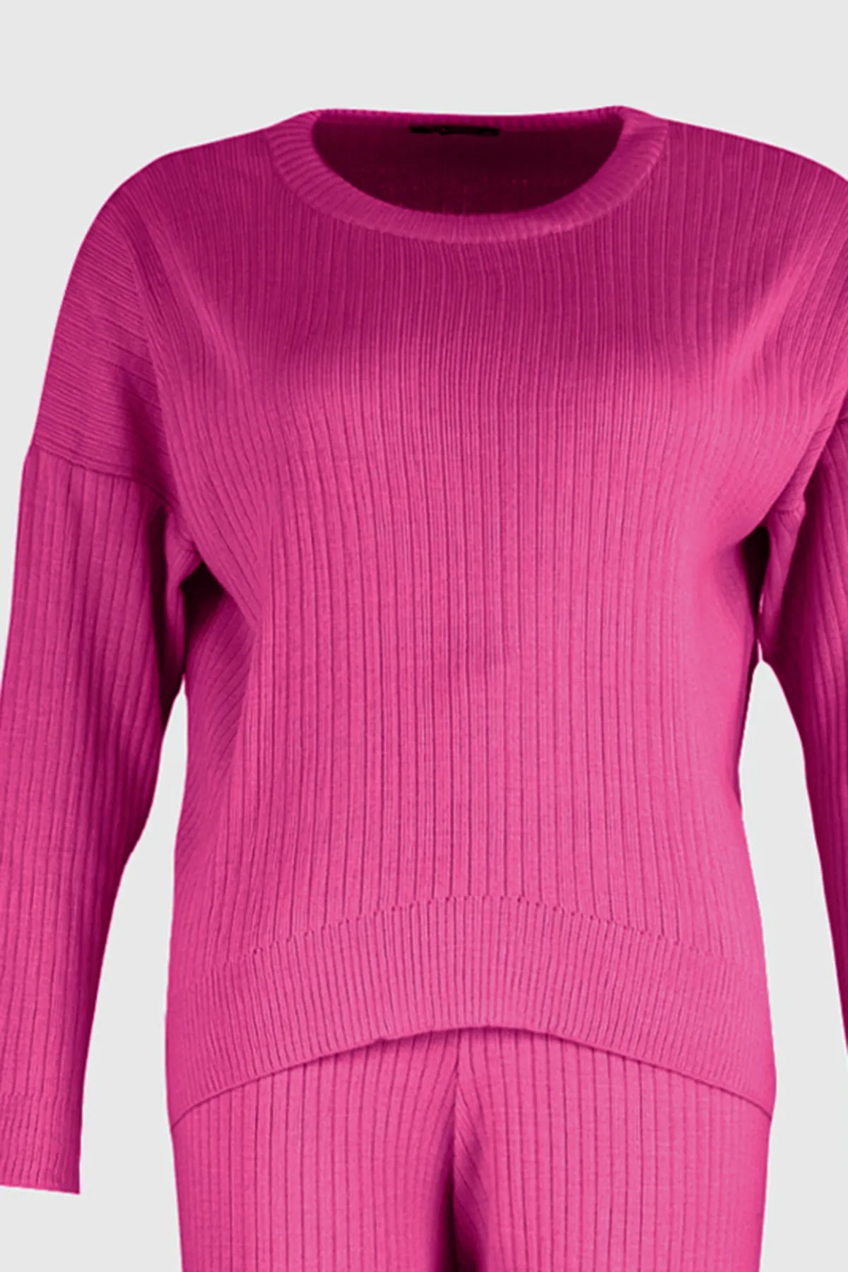 Trendyol Curve  Fuchsia - Strickpullover- und Hosen-Set mit Kordelzug und Rundhalsausschnitt TBBAW23CP00044