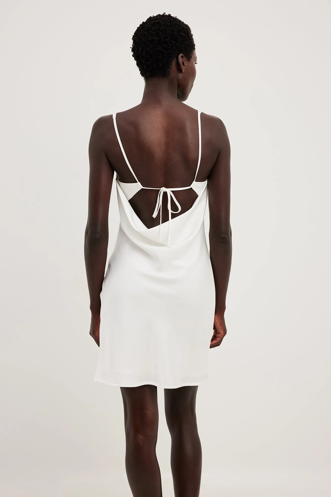 Minikleid mit Schnürdetail hinten