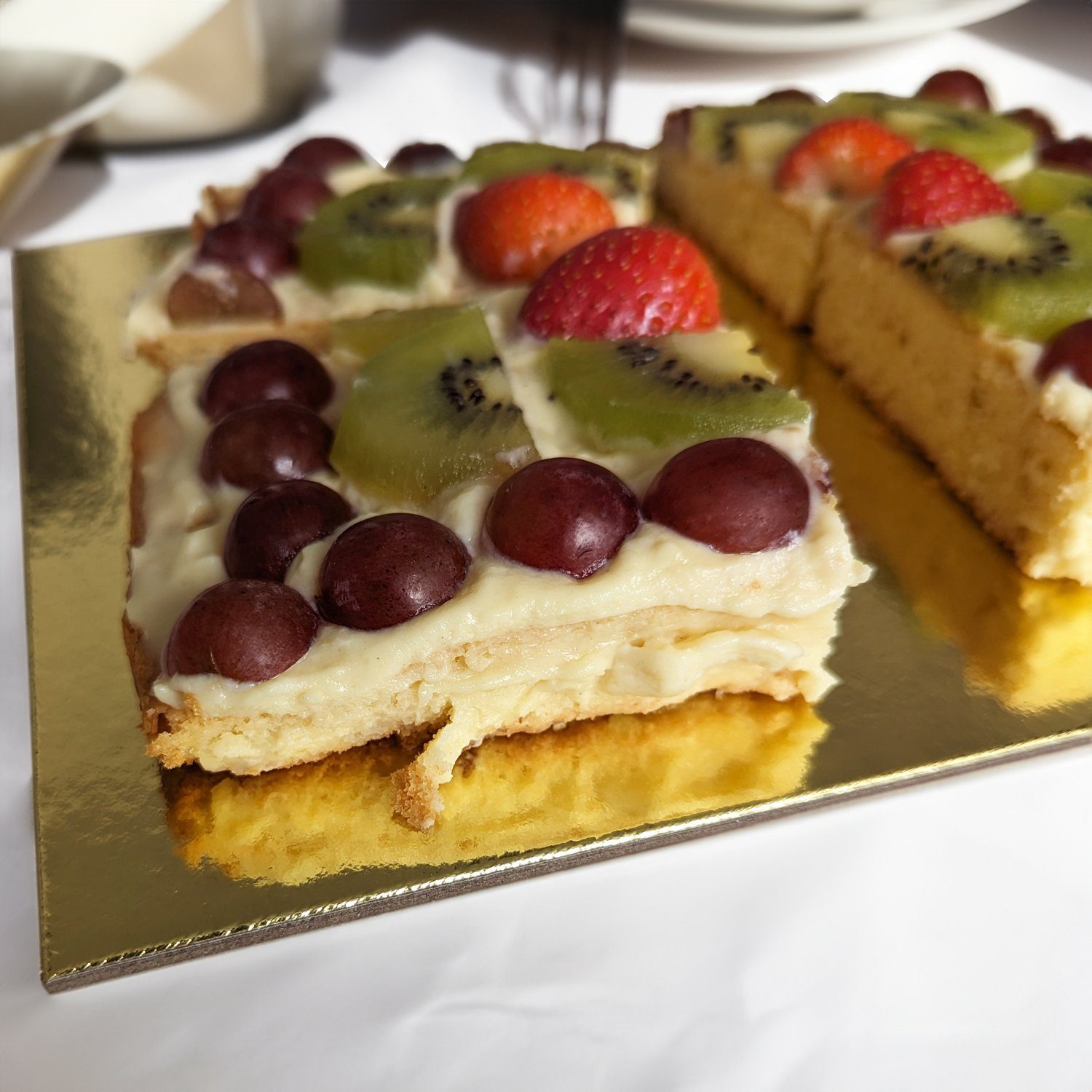 KITCHENDREAM Tortenplatte CakeBoard Set Kuchenplatte eckig gold UND silber in 3 mm starker Pappe, (5-tlg)