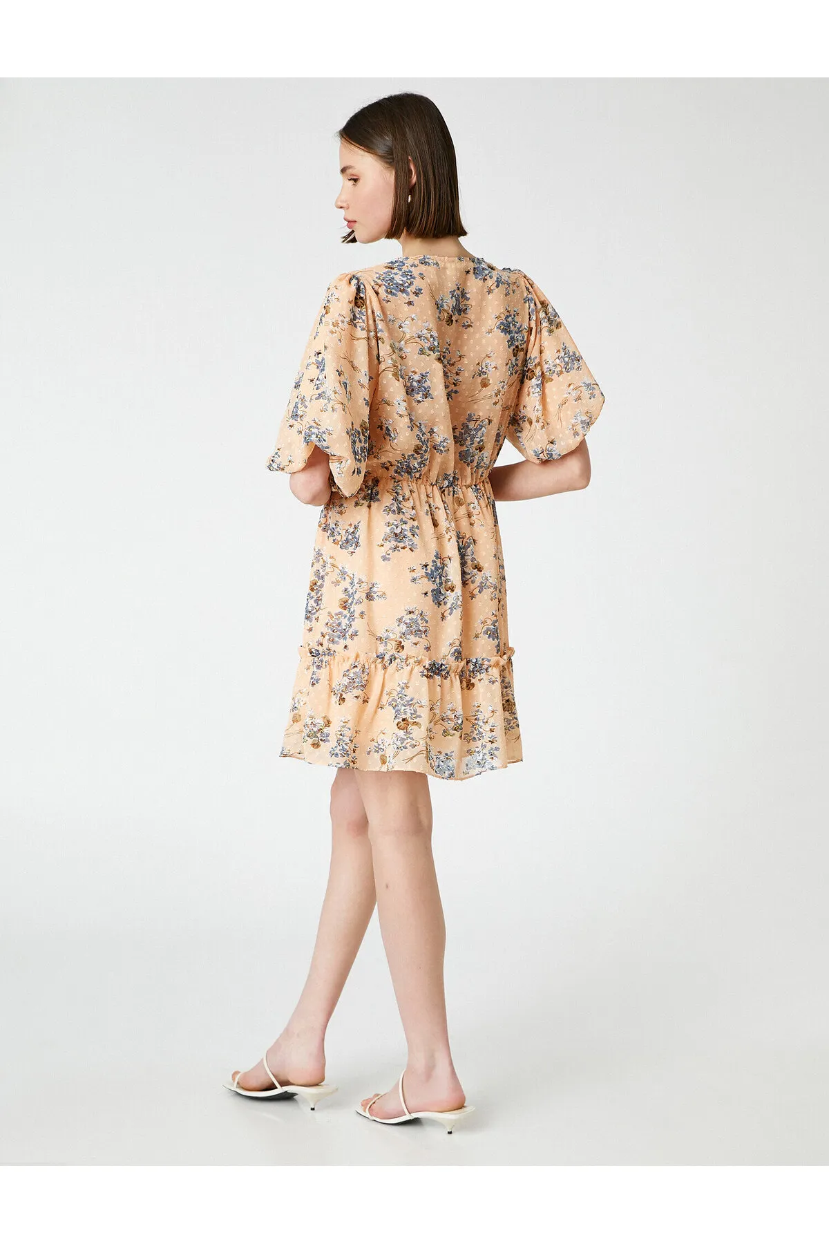 Koton  Geblümtes Rüschenkleid mit Ballonärmeln