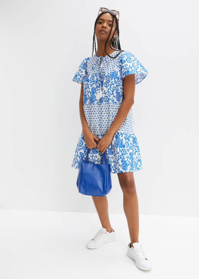 Kleid mit Volant in festem Material