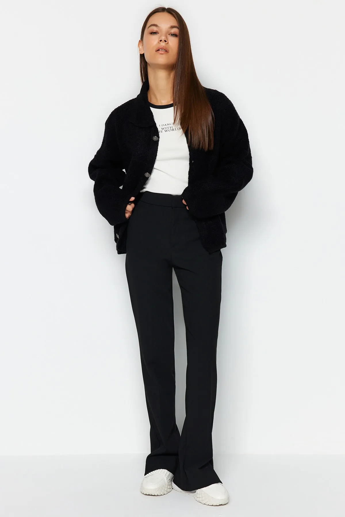 Trendyol Collection  Schwarzer, weit geschnittener Bouclé-Strick-Cardigan TWOAW24HI00177