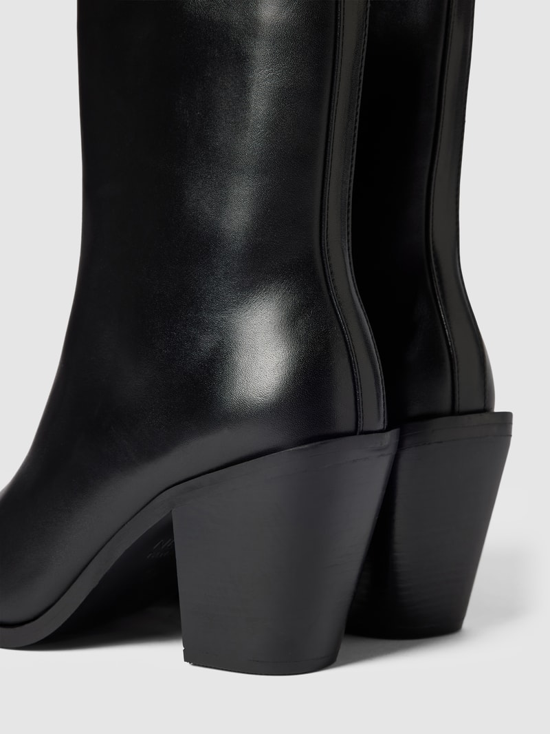 Stiefelette mit Blockabsatz in schwarz