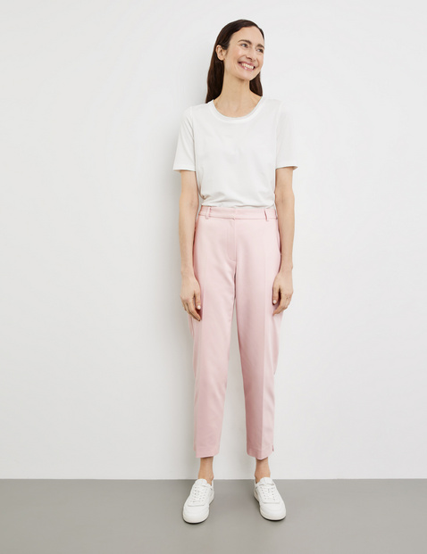 Elegante Hose mit Bügelfalten