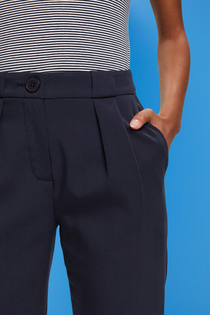 Verkürzte Twillhose für den Frühling