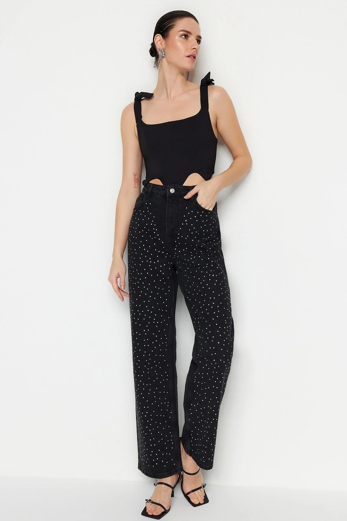 Trendyol Collection  Schwarzes, bauchfreies Bustier mit BügelTPRSS22BS0024