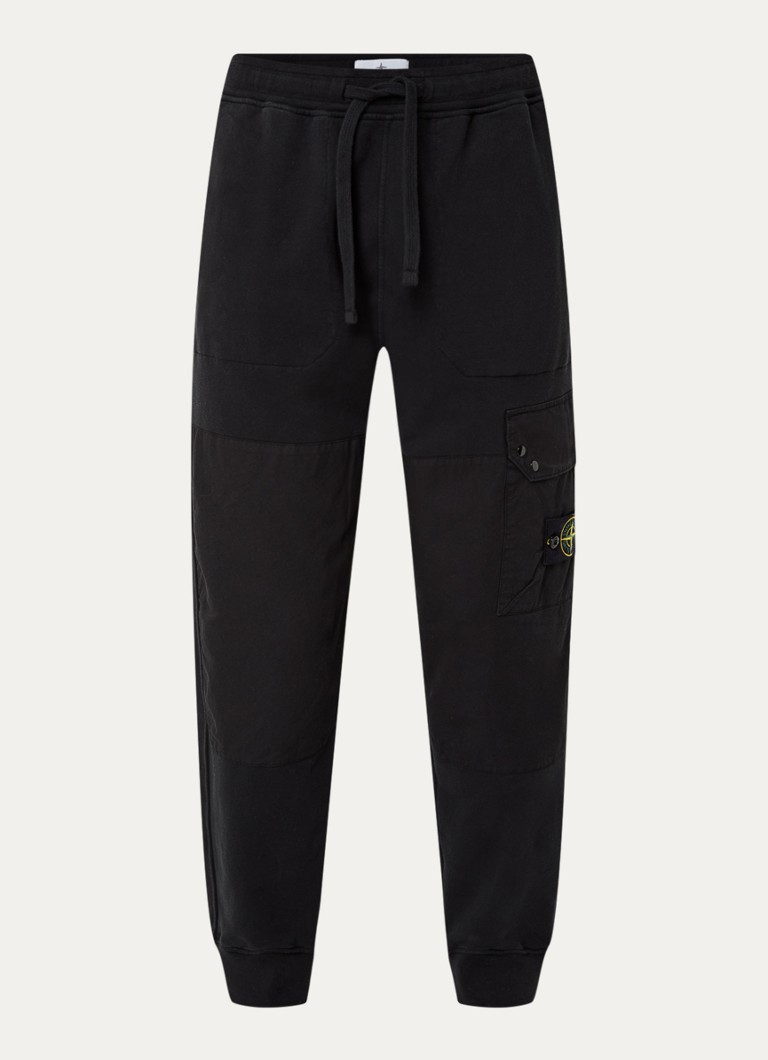 Pantaloni de trening Stone Island 64020 Tapered cu buzunar cu valvă și logo