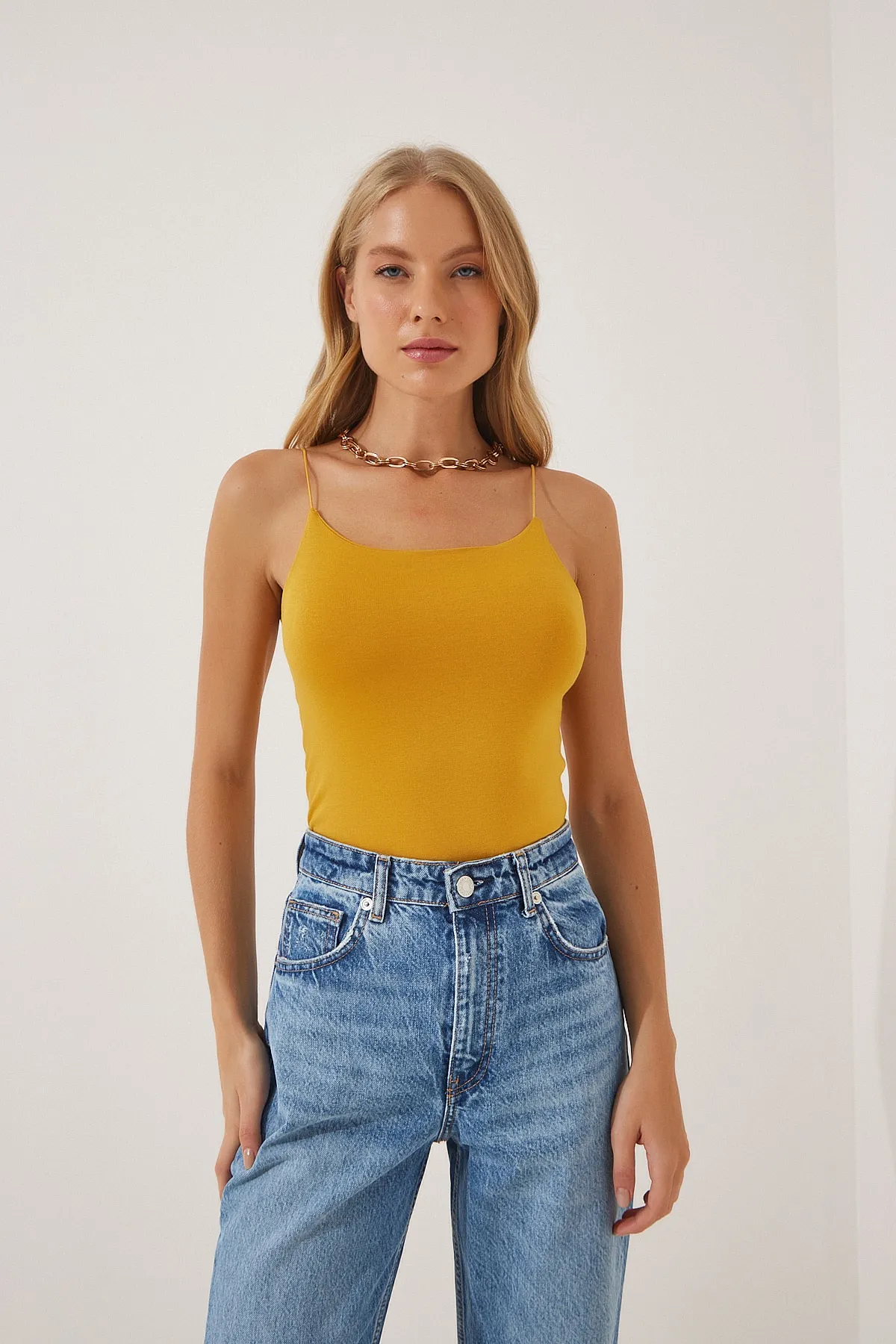 Happiness İstanbul  Dunkelgelbe gestrickte Body-Bluse mit Seilriemen für Damen LD00018