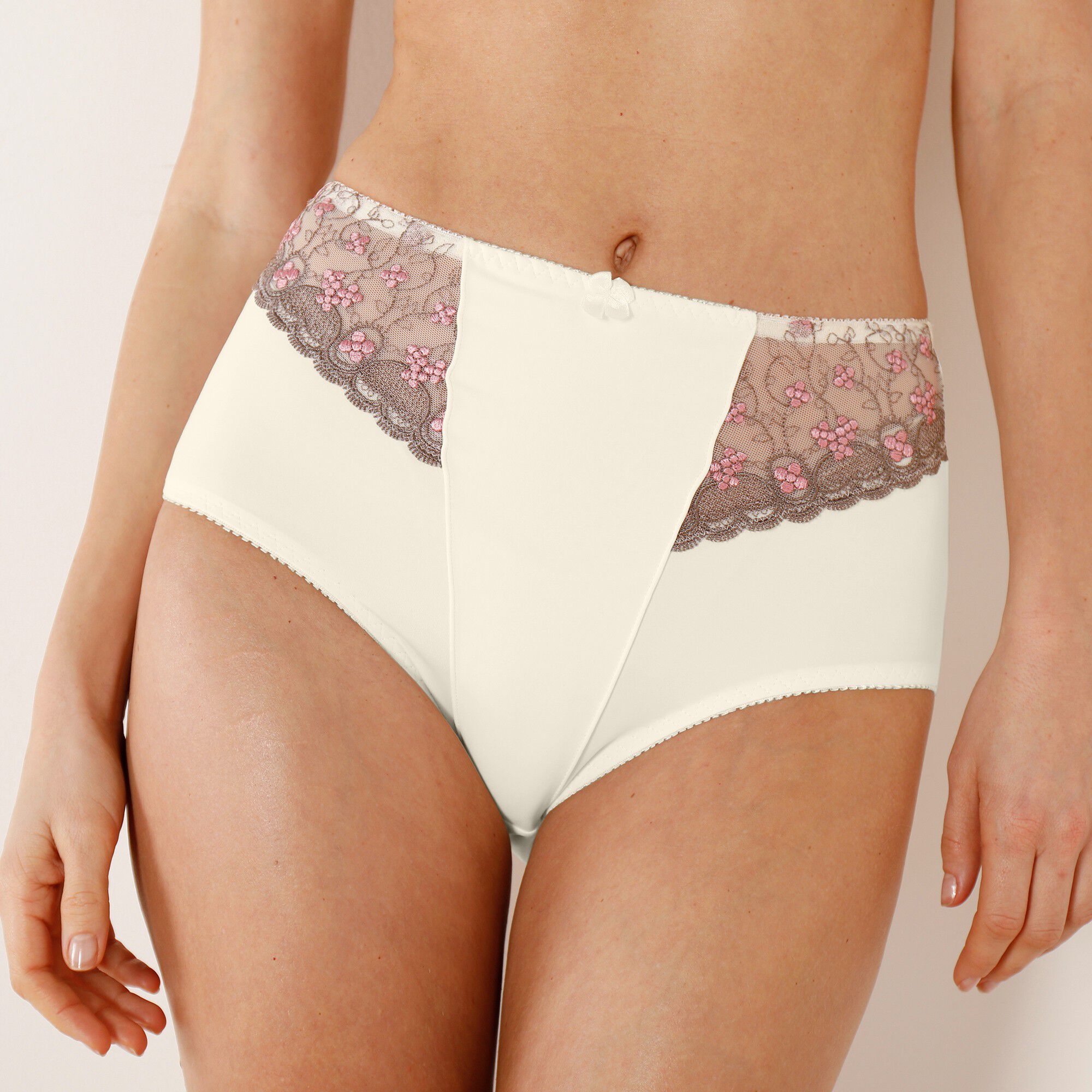 Gainette microfibre tulle brodé Caminata