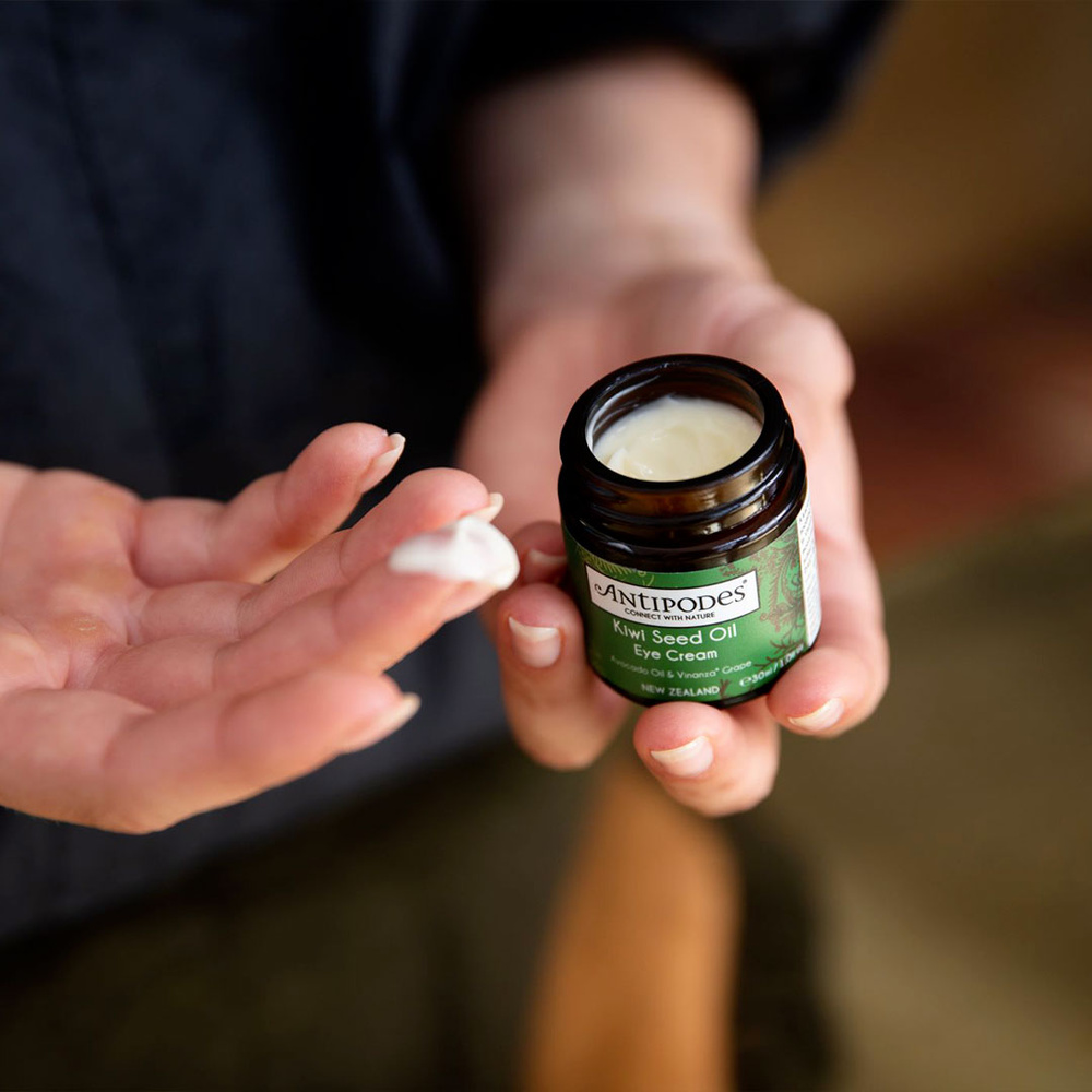 Antipodes Kiwi Seed Oil Contour Des Yeux À L'Huile De Kiwi Crème contour des yeux anti-âge aux extraits antioxydants