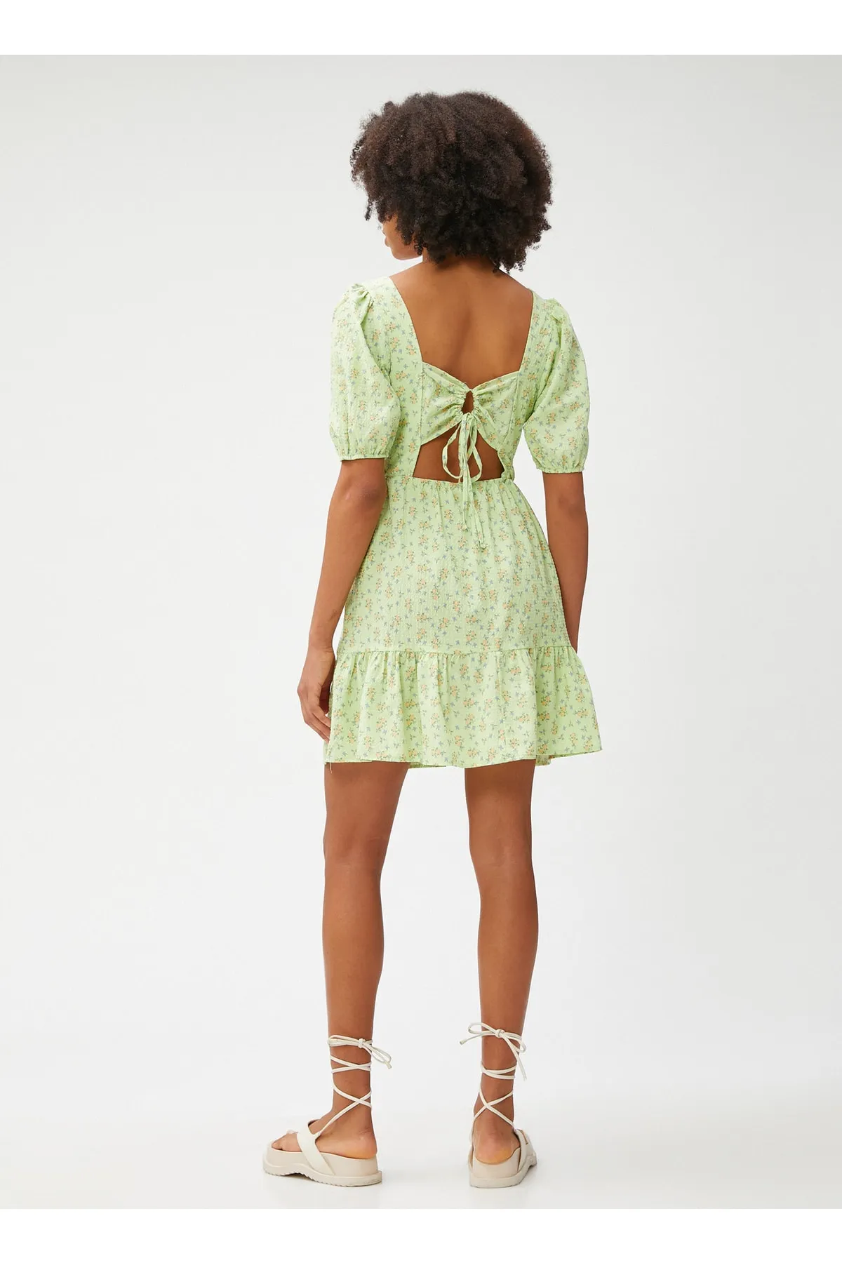 Koton  Herzkragen gemustertes grünes kurzes Damenkleid 3sal80017ıw