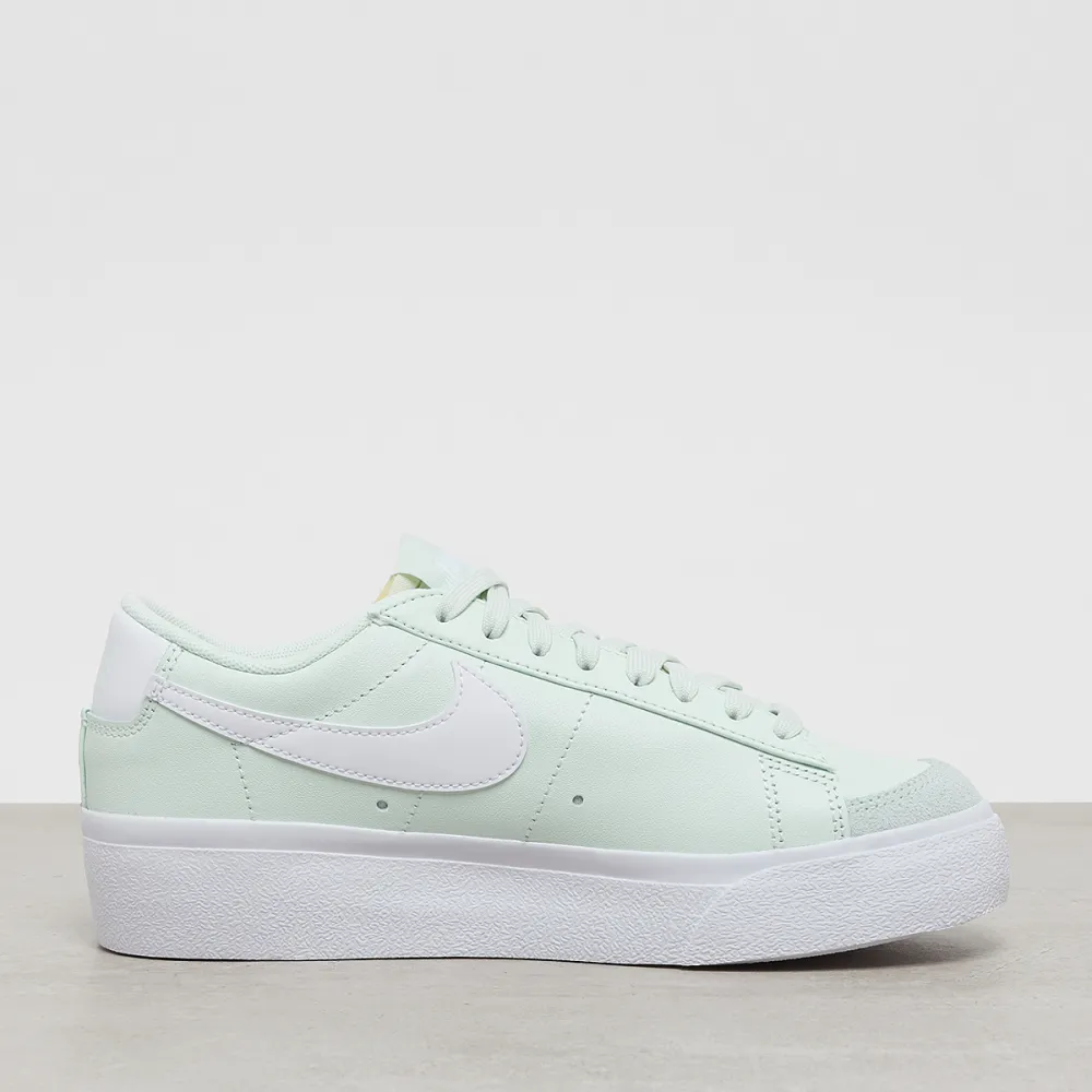 Nike Blazer Low Platform DJ0292-300 / grün