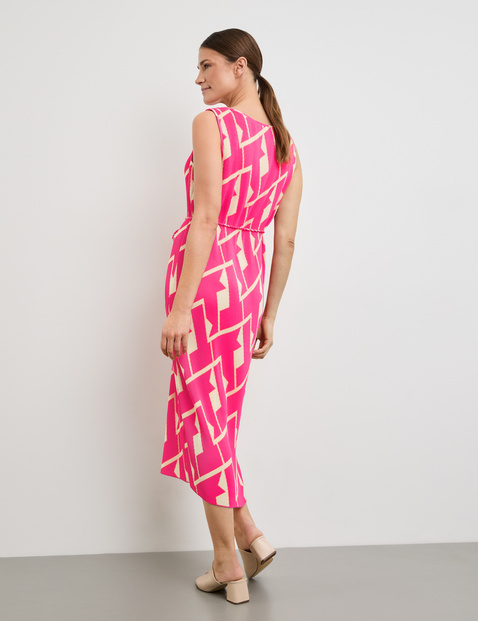 Gemustertes Plisseekleid mit Taillenband