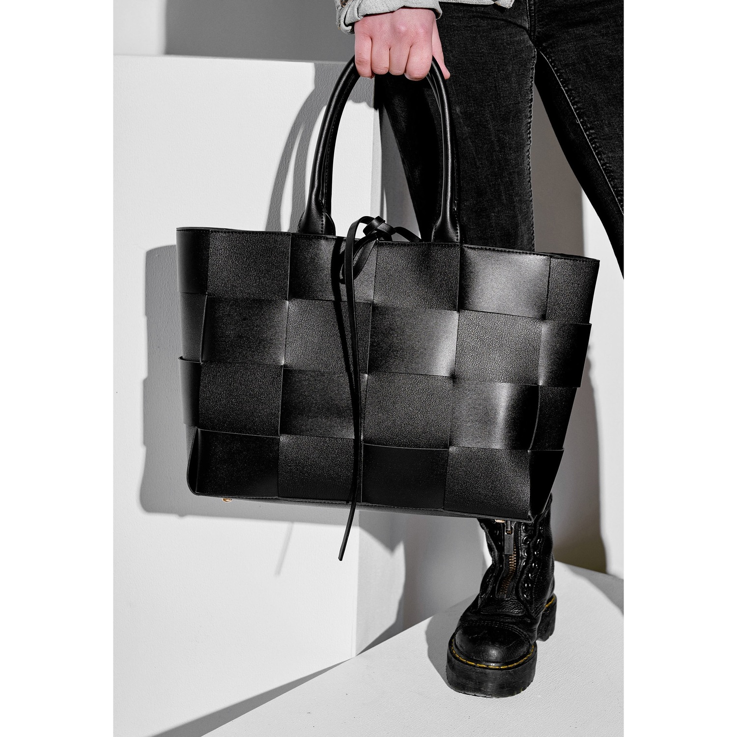 Handtasche MURIEL mit modischer Flechtoptik